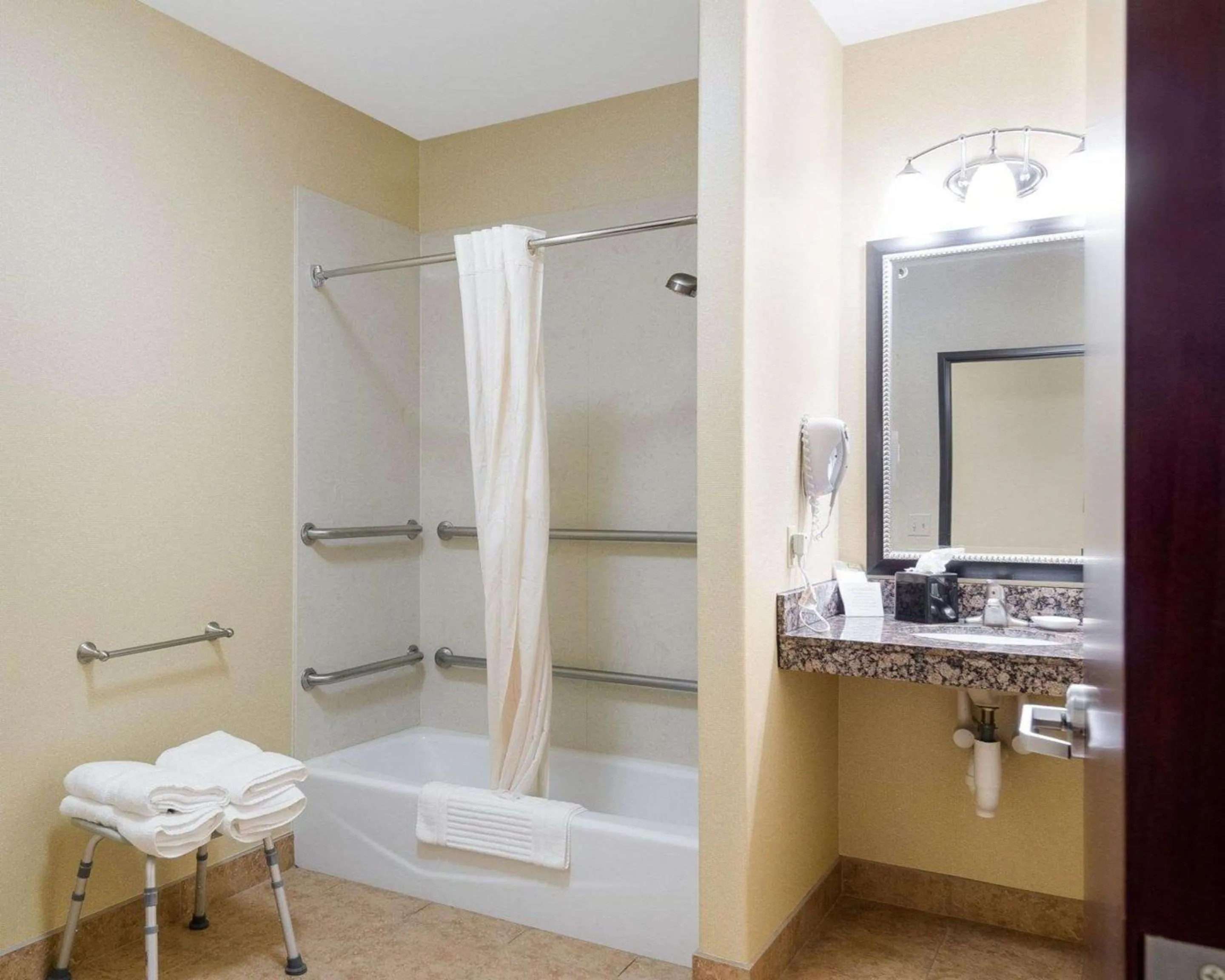 Bedroom in Comfort Suites Topeka Northwest