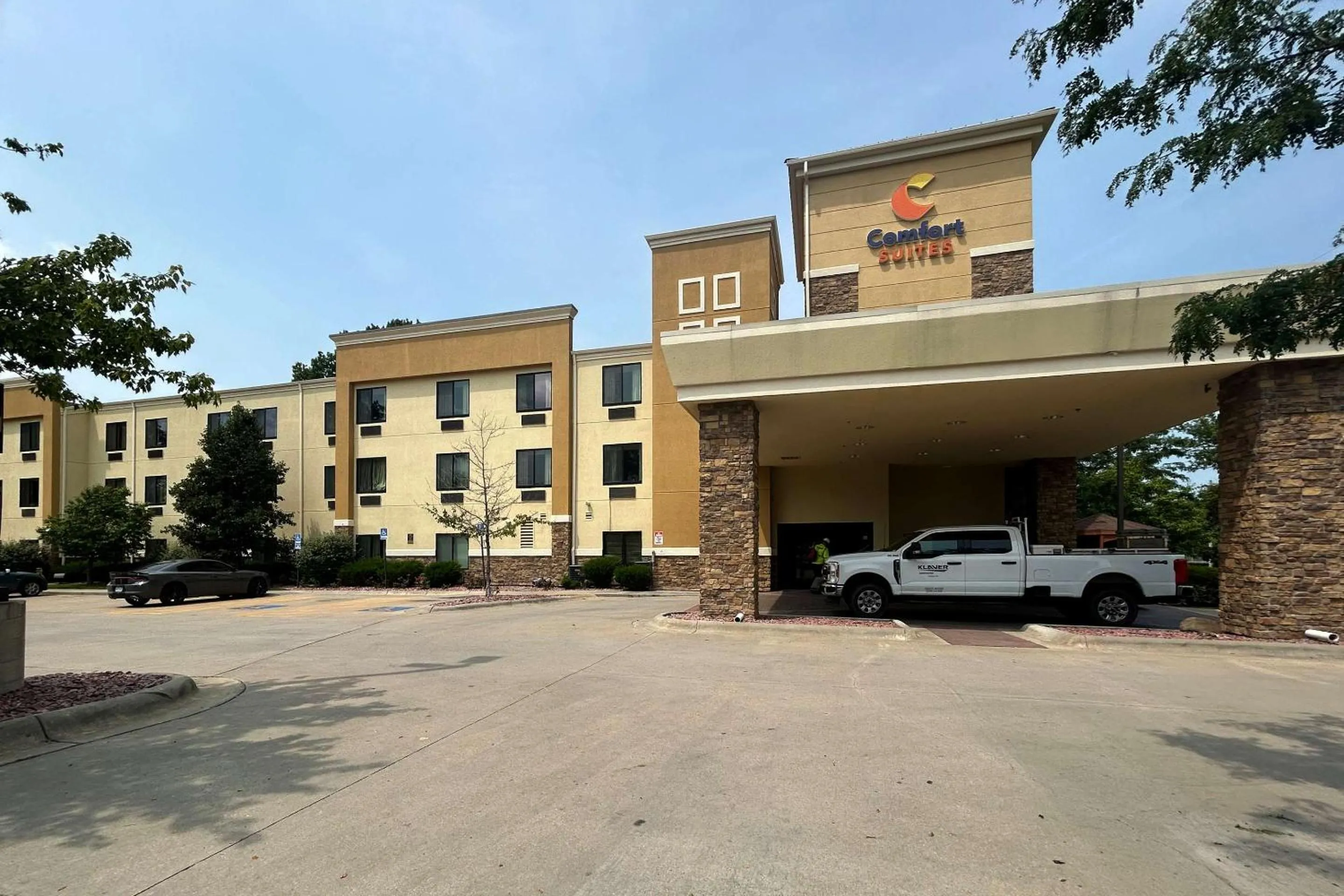 Property building in Comfort Suites Topeka Northwest