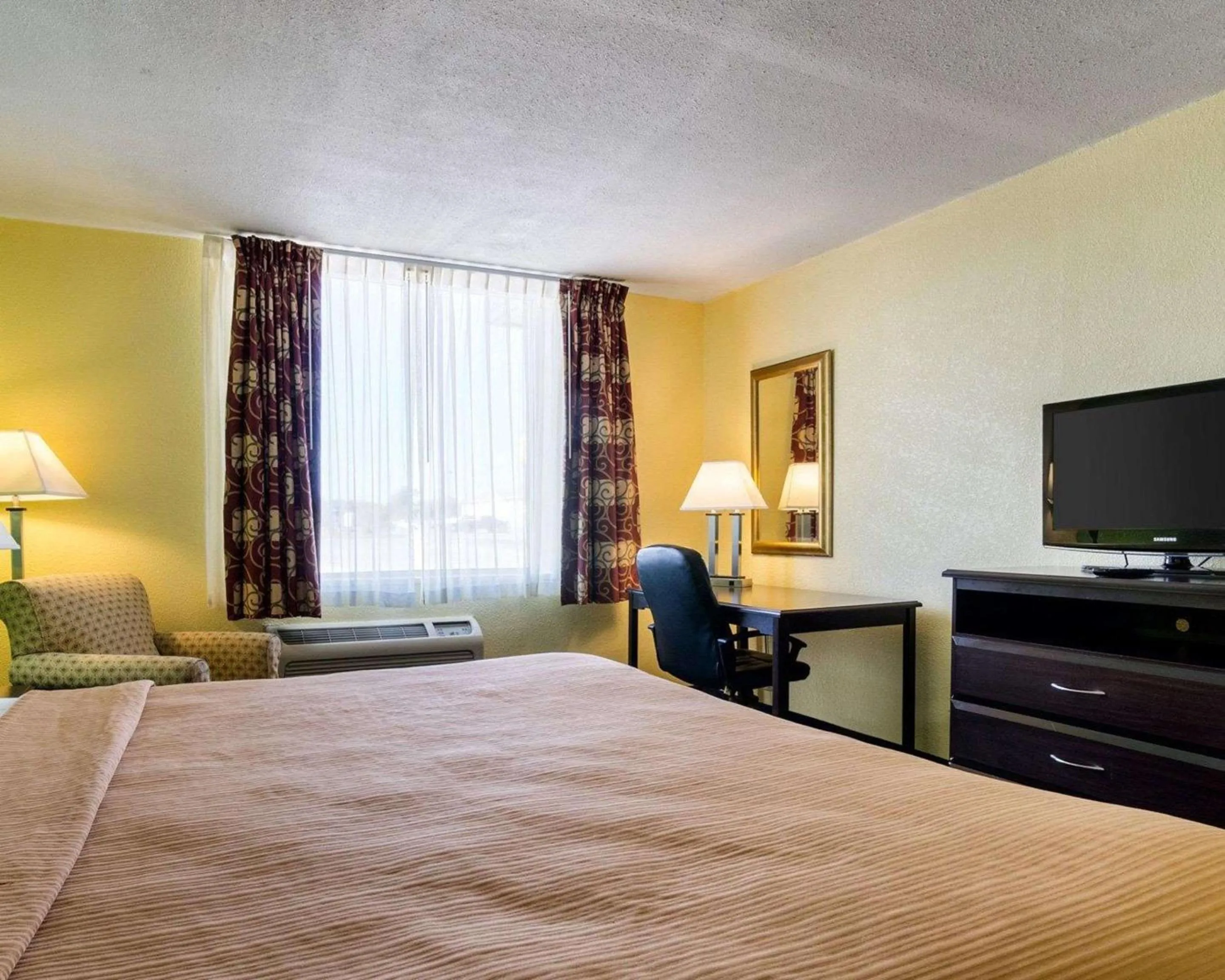 Bedroom, Bed in Quality Inn Liberal