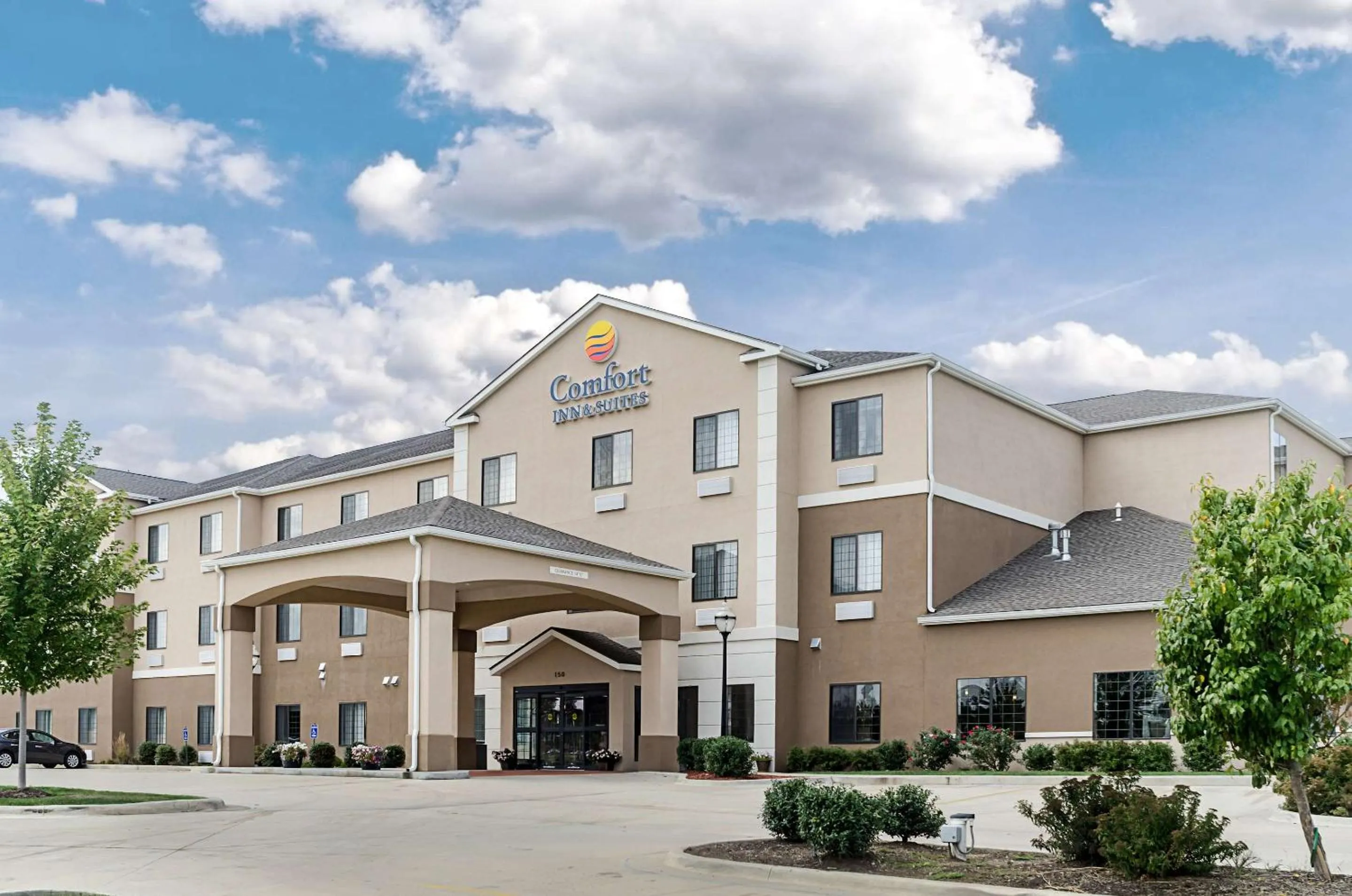 Property building in Comfort Inn & Suites Lawrence - University Area