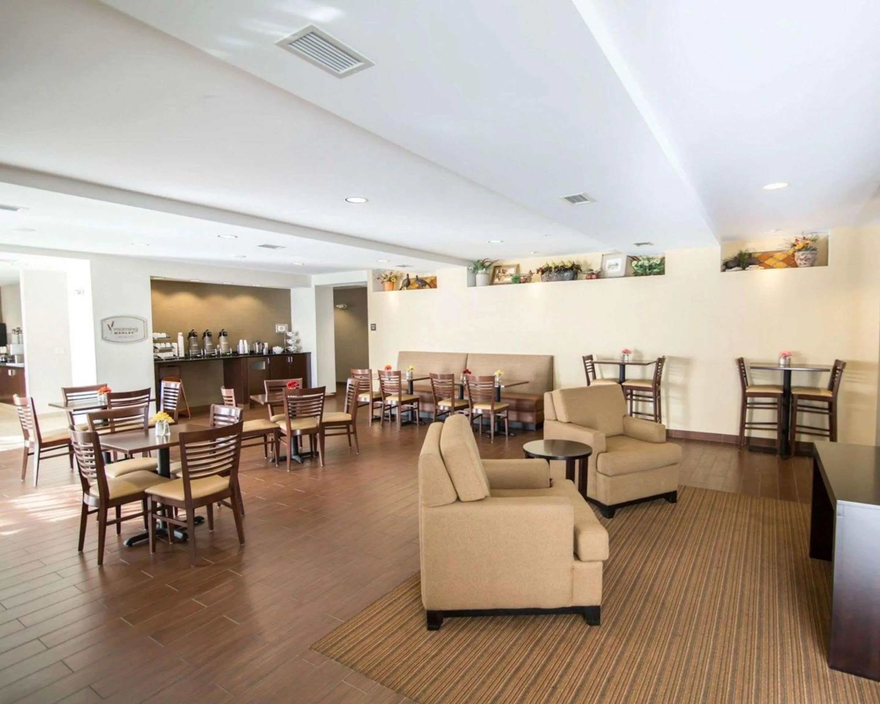 Restaurant/places to eat in Sleep Inn & Suites Norton