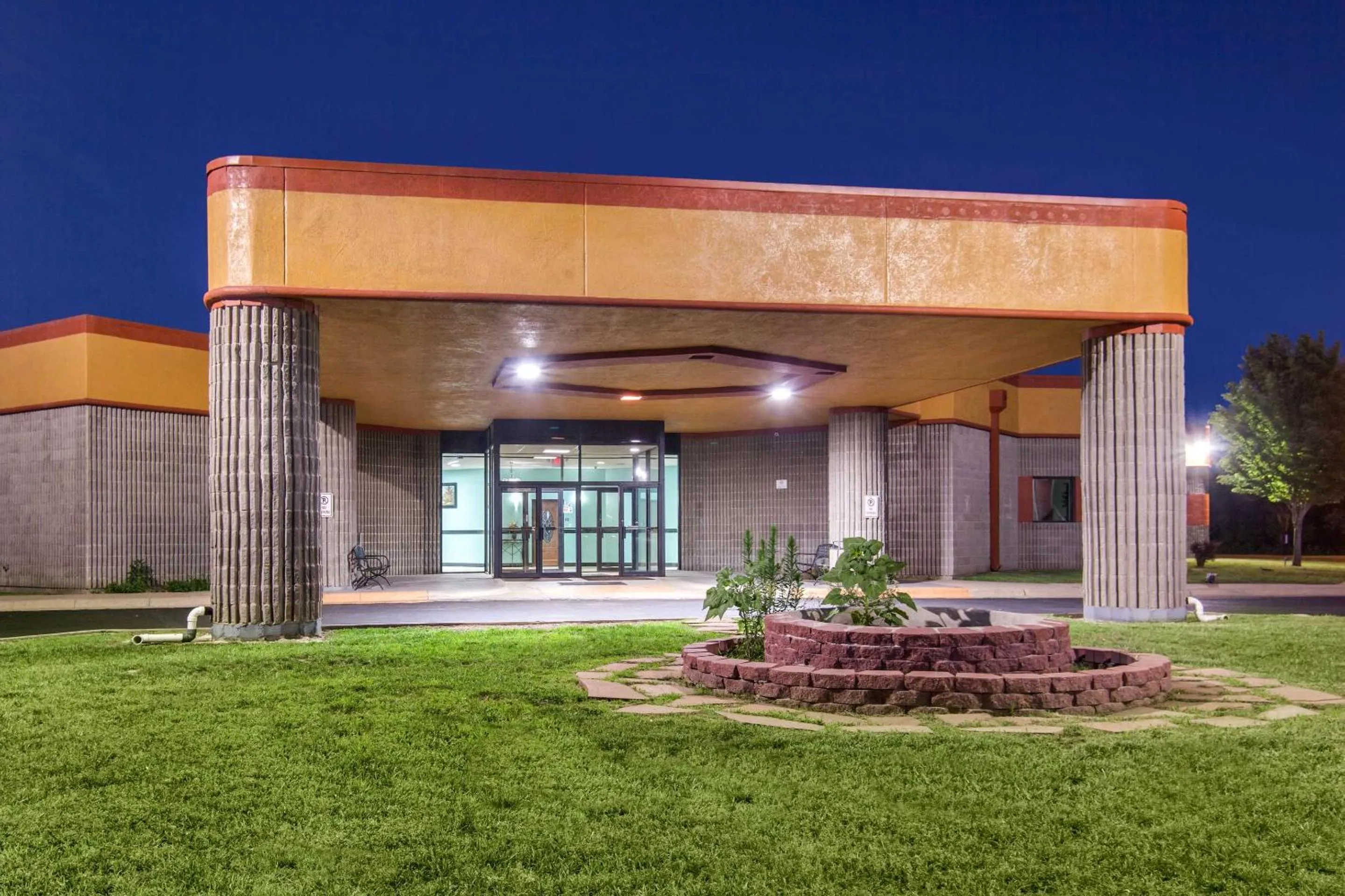 Property building in Quality Inn Arkansas City North