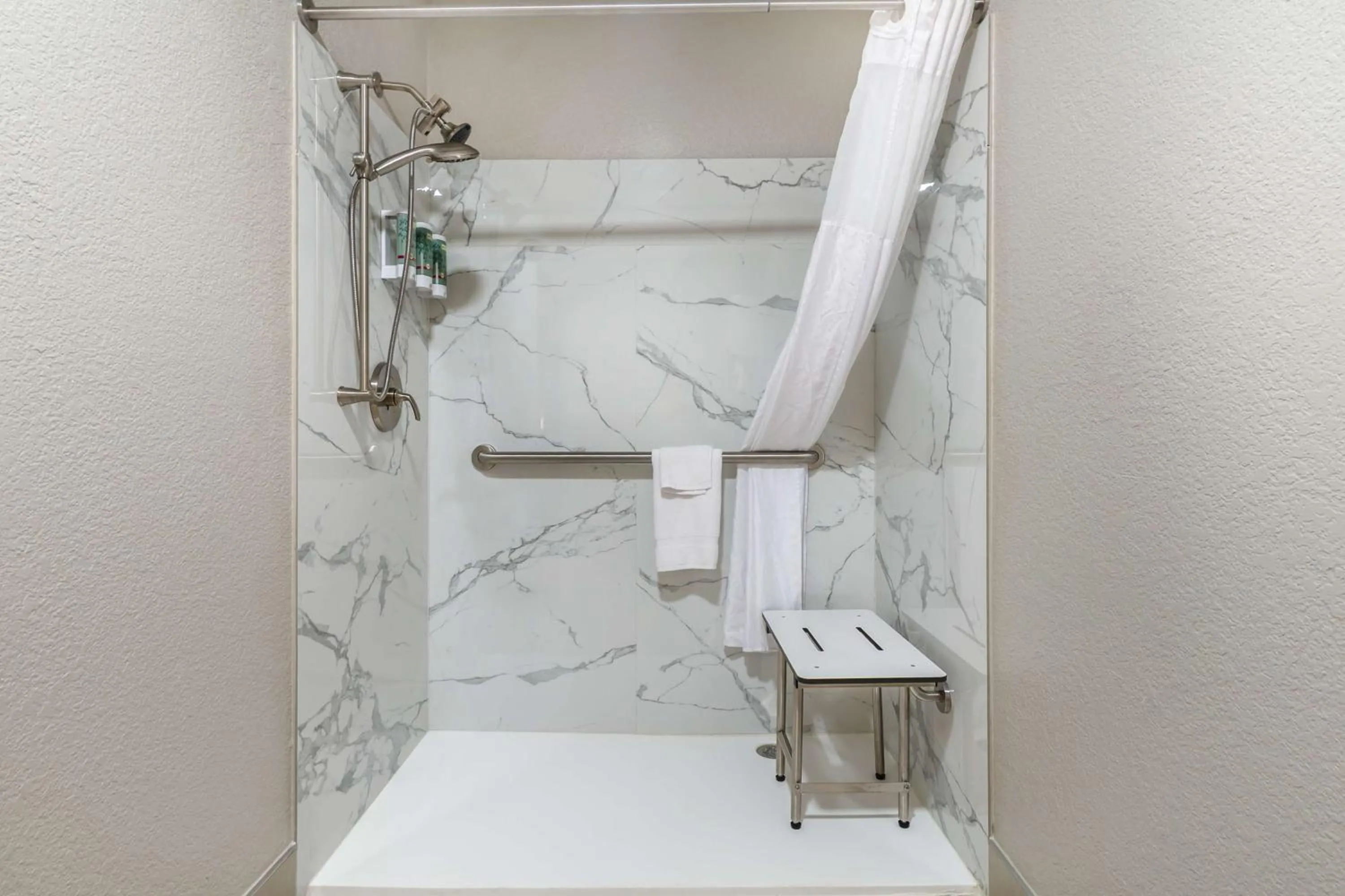 Bathroom in Best Western Park City Wichita North