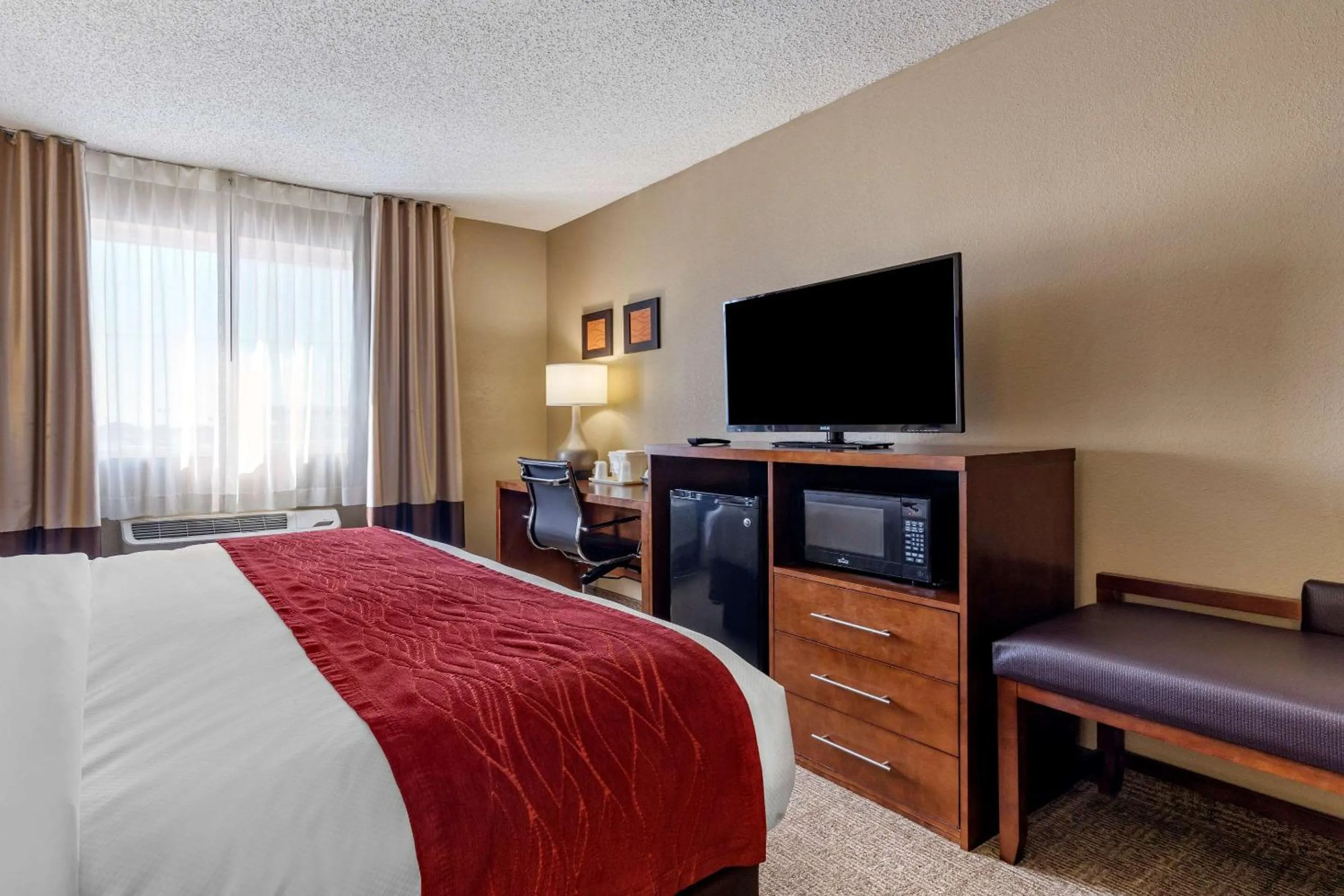 Bed in Comfort Inn & Suites Hays I-70