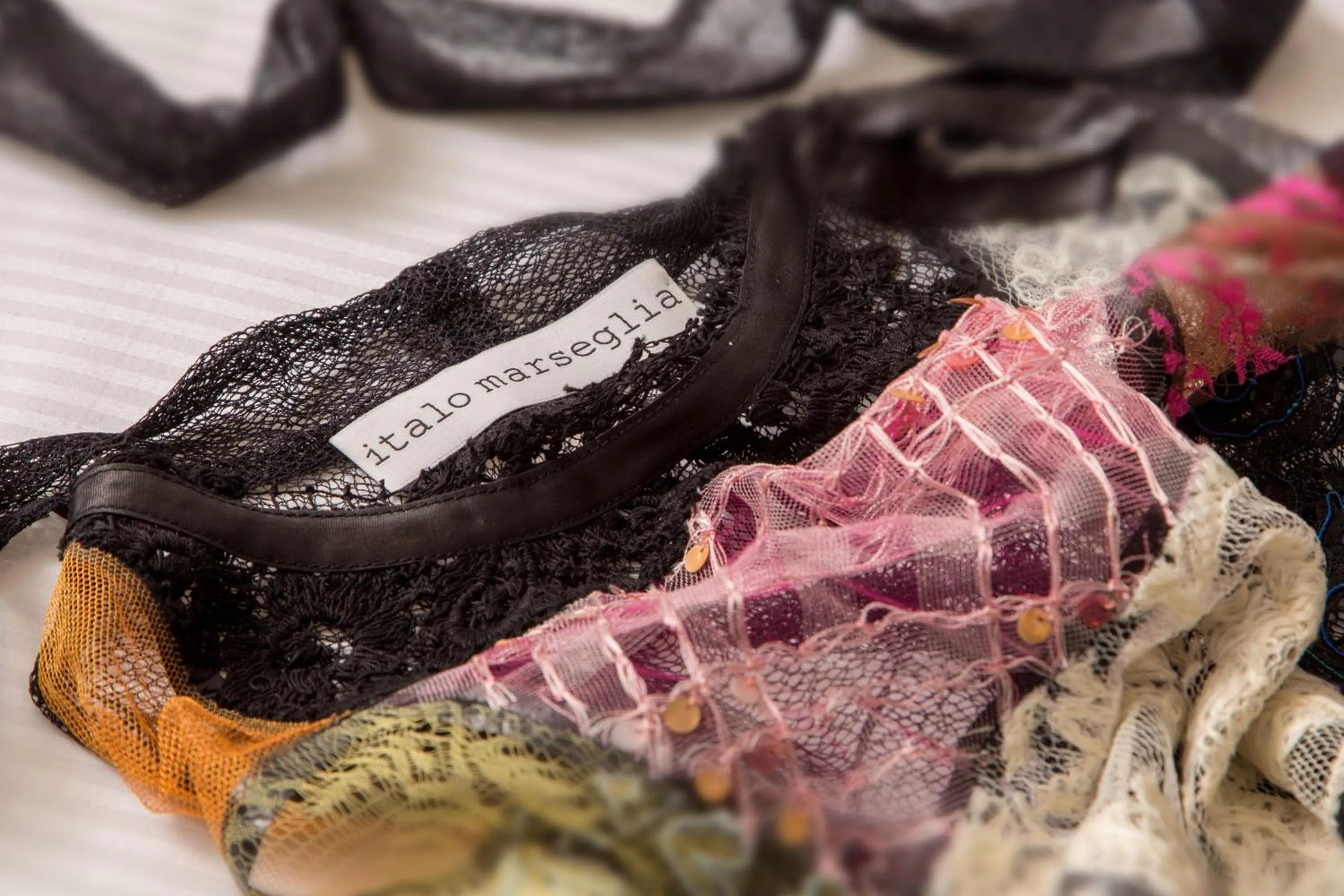 Decorative detail in Almaìt