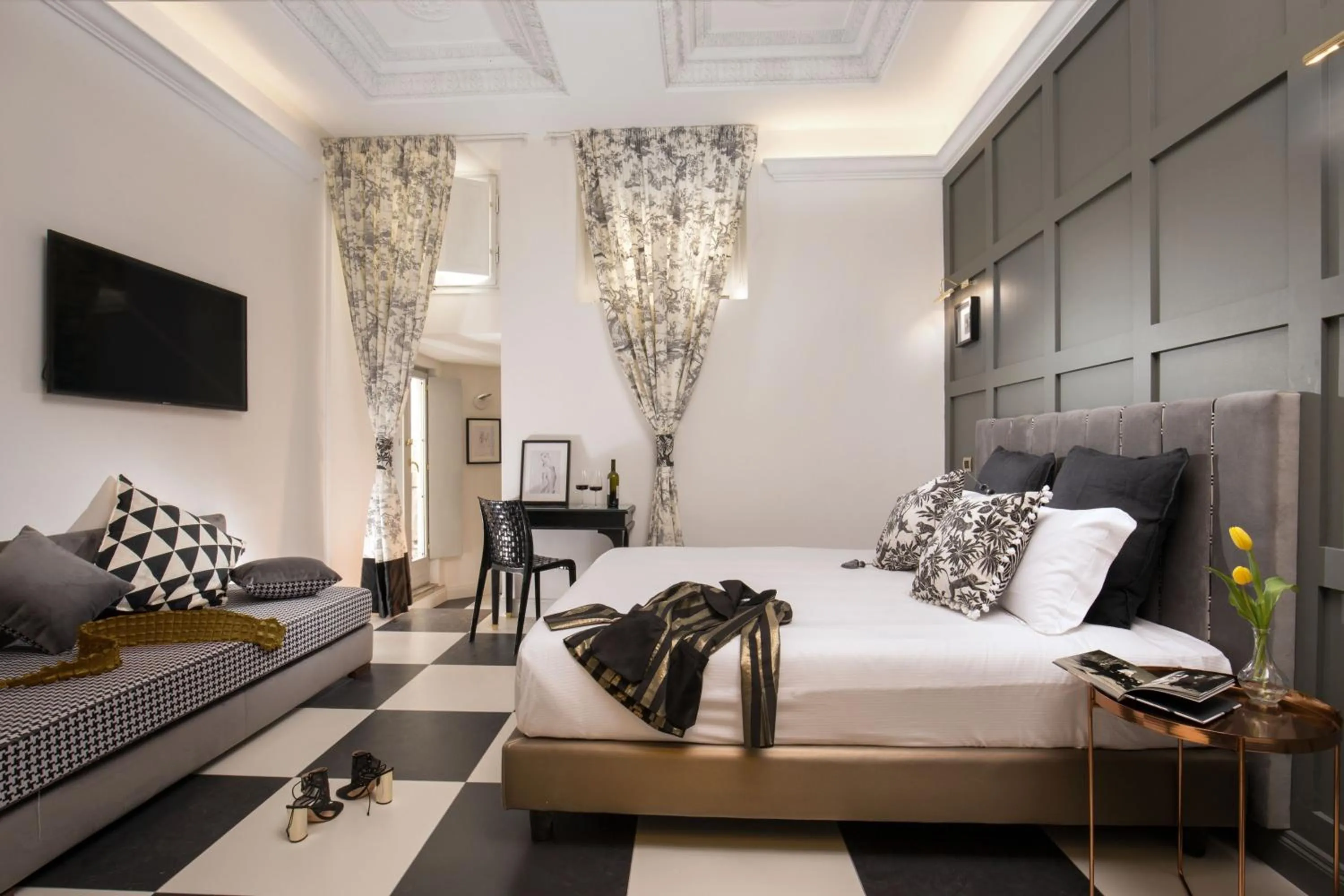 Toilet, Bed in Almaìt