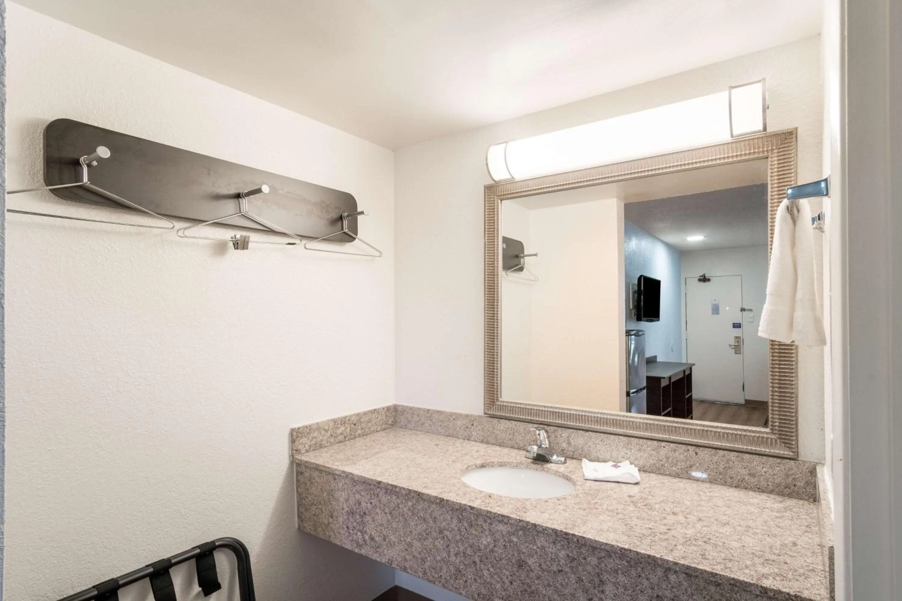 Bathroom in Motel 6-Lexington, KY - Airport