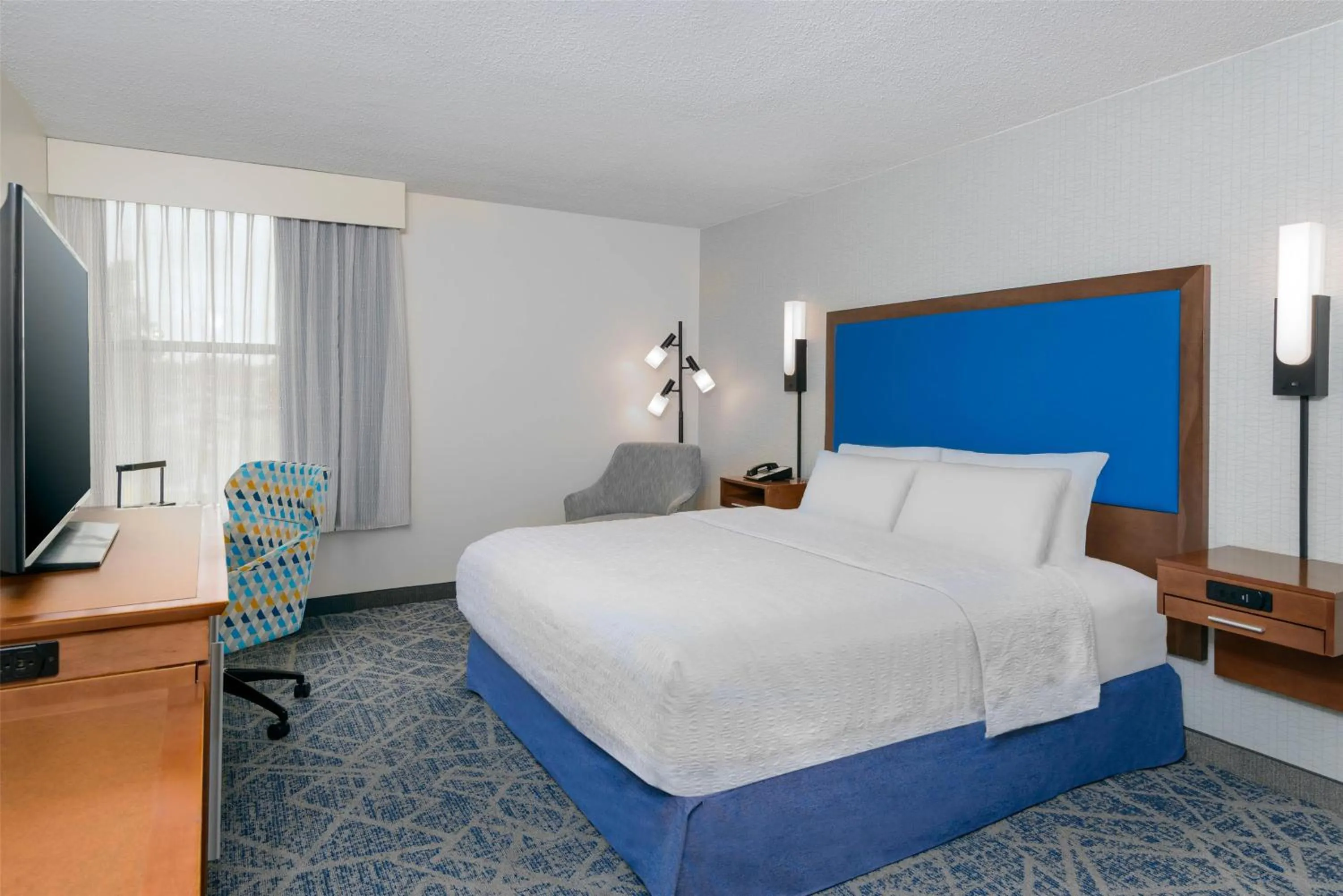 Bed in Hampton Inn Buffalo-Airport Galleria Mall