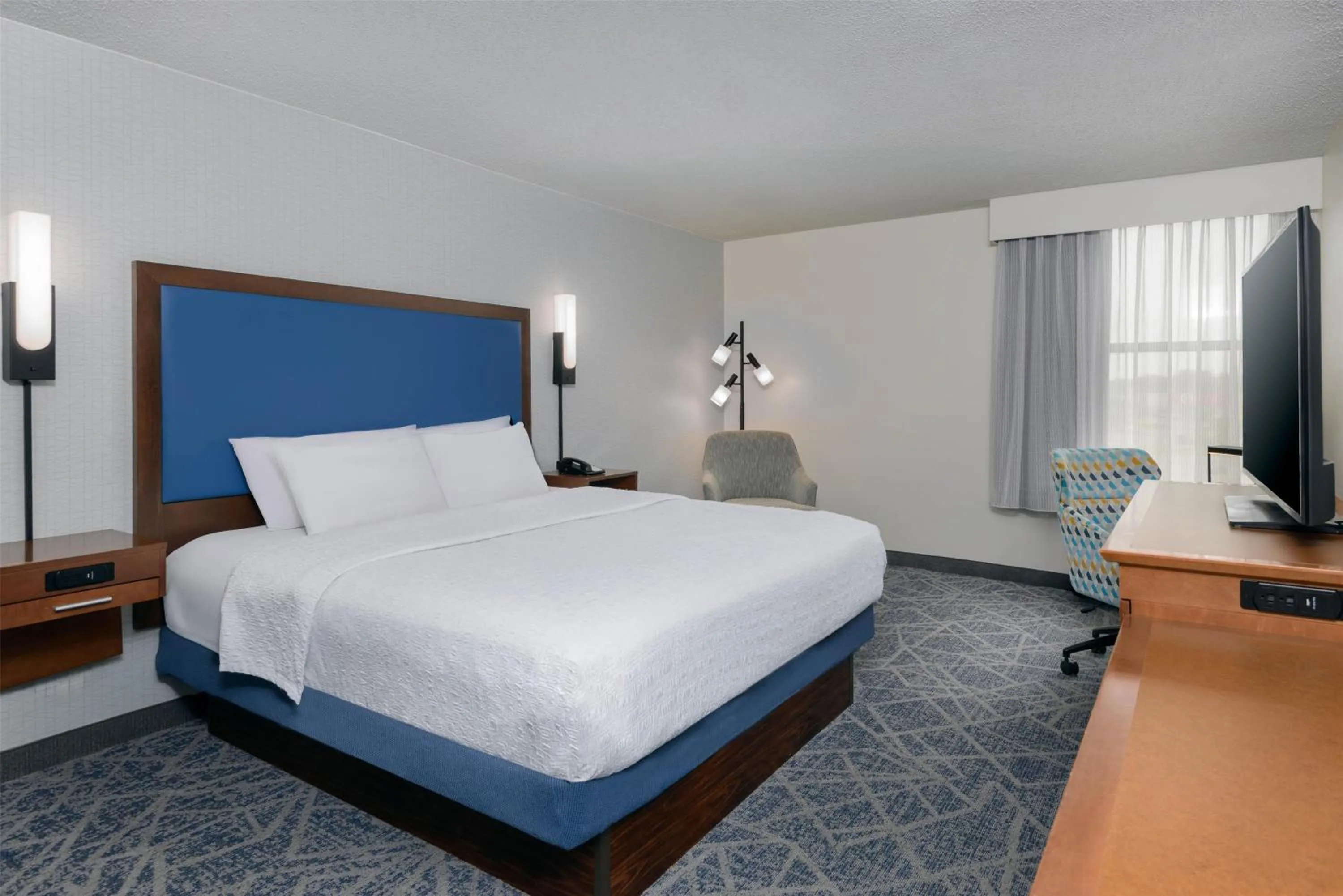 Bed in Hampton Inn Buffalo-Airport Galleria Mall