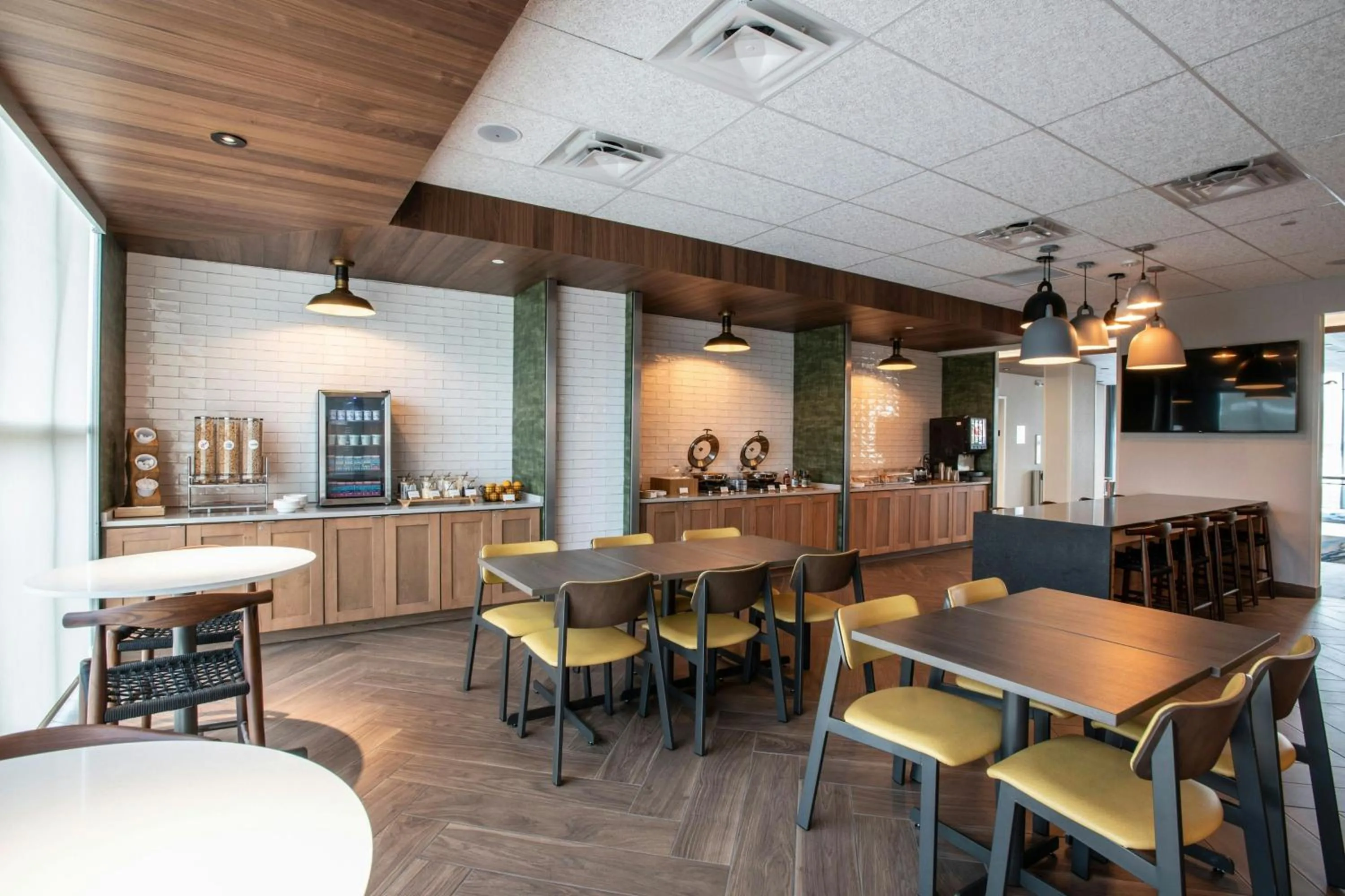 Restaurant/places to eat in Fairfield by Marriott Inn & Suites Newport Cincinnati