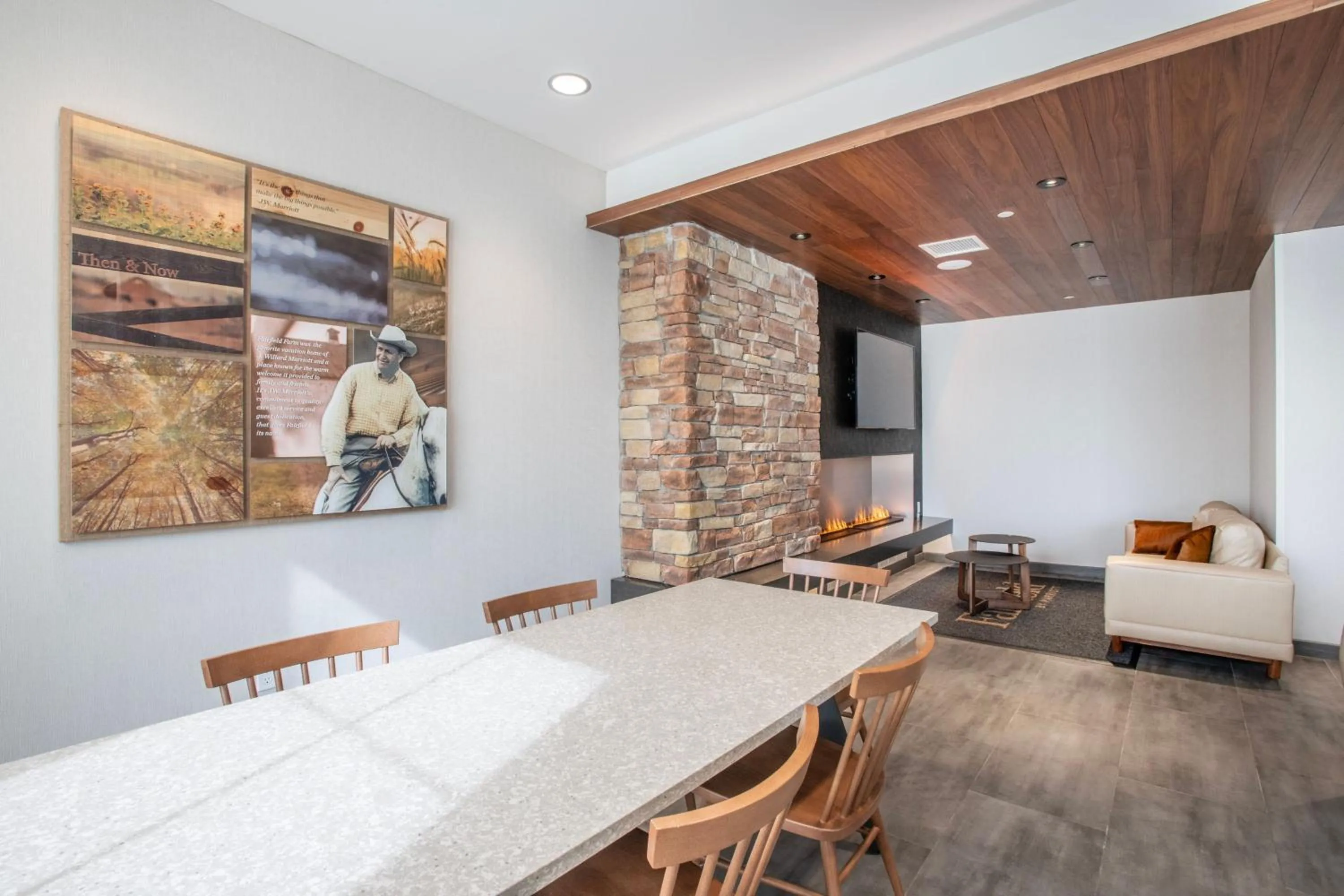 Lobby or reception in Fairfield by Marriott Inn & Suites Newport Cincinnati