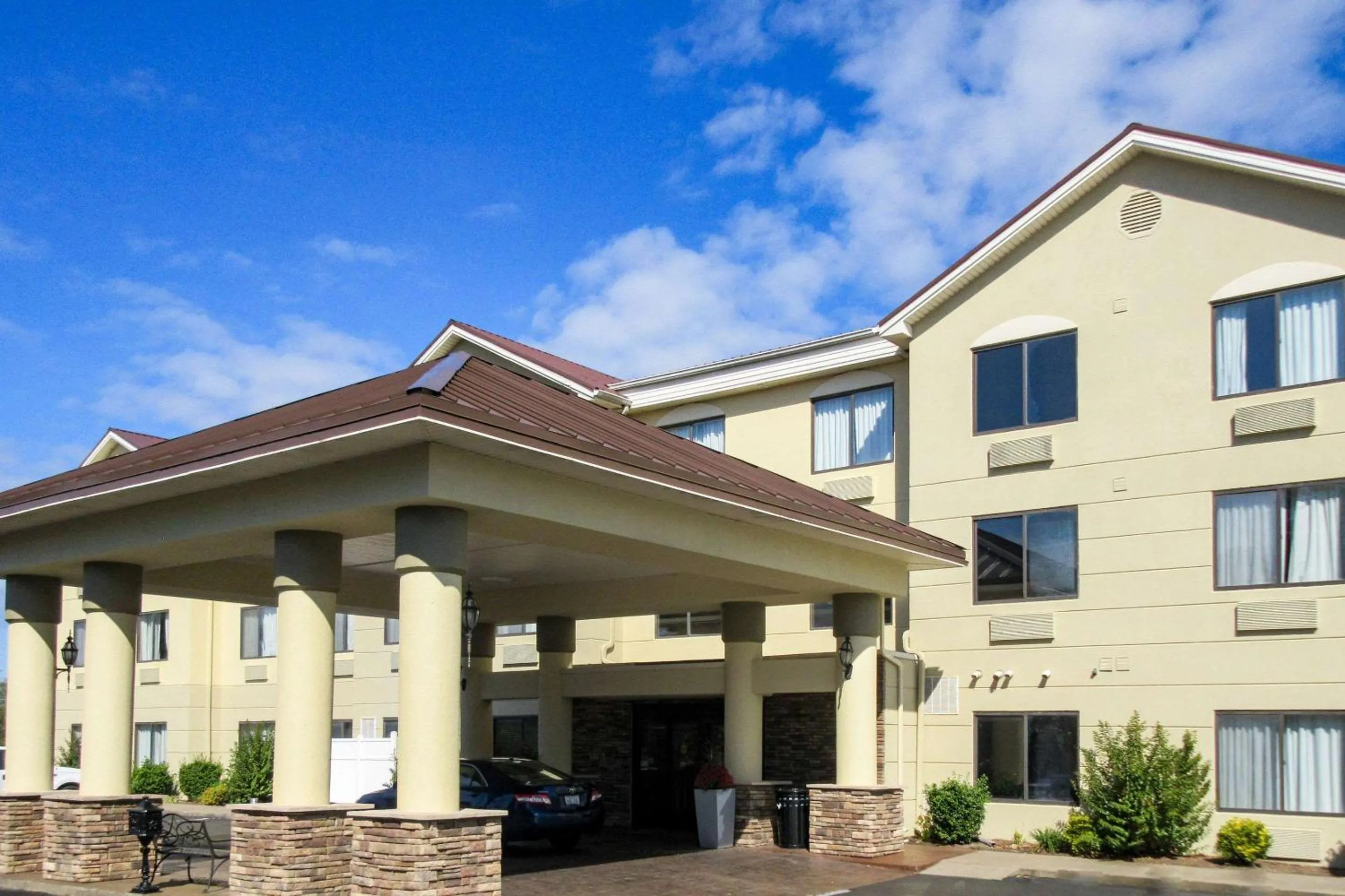 Property building in Comfort Suites Georgetown