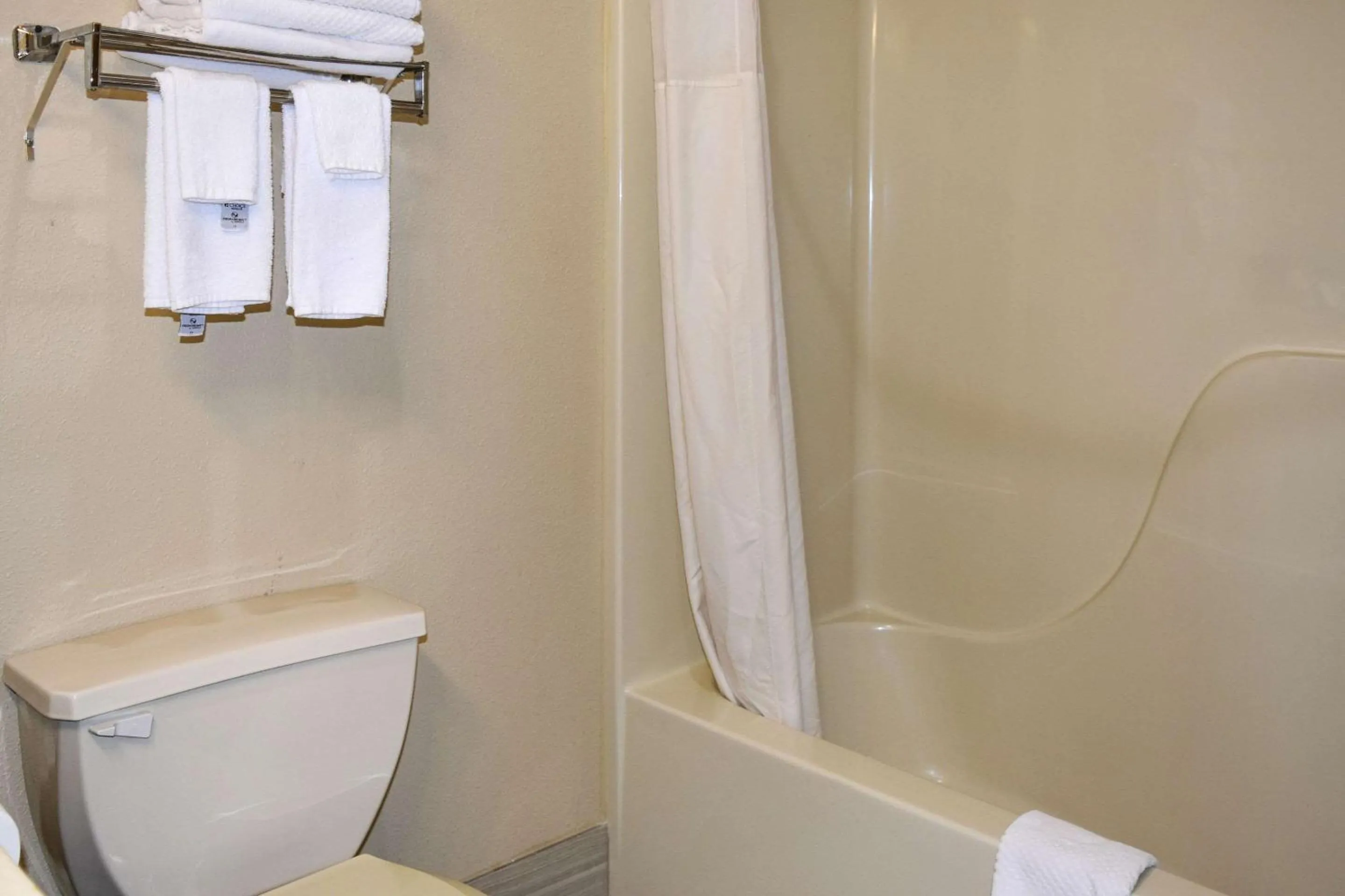 Bedroom in Quality Inn & Suites Brooks Louisville South