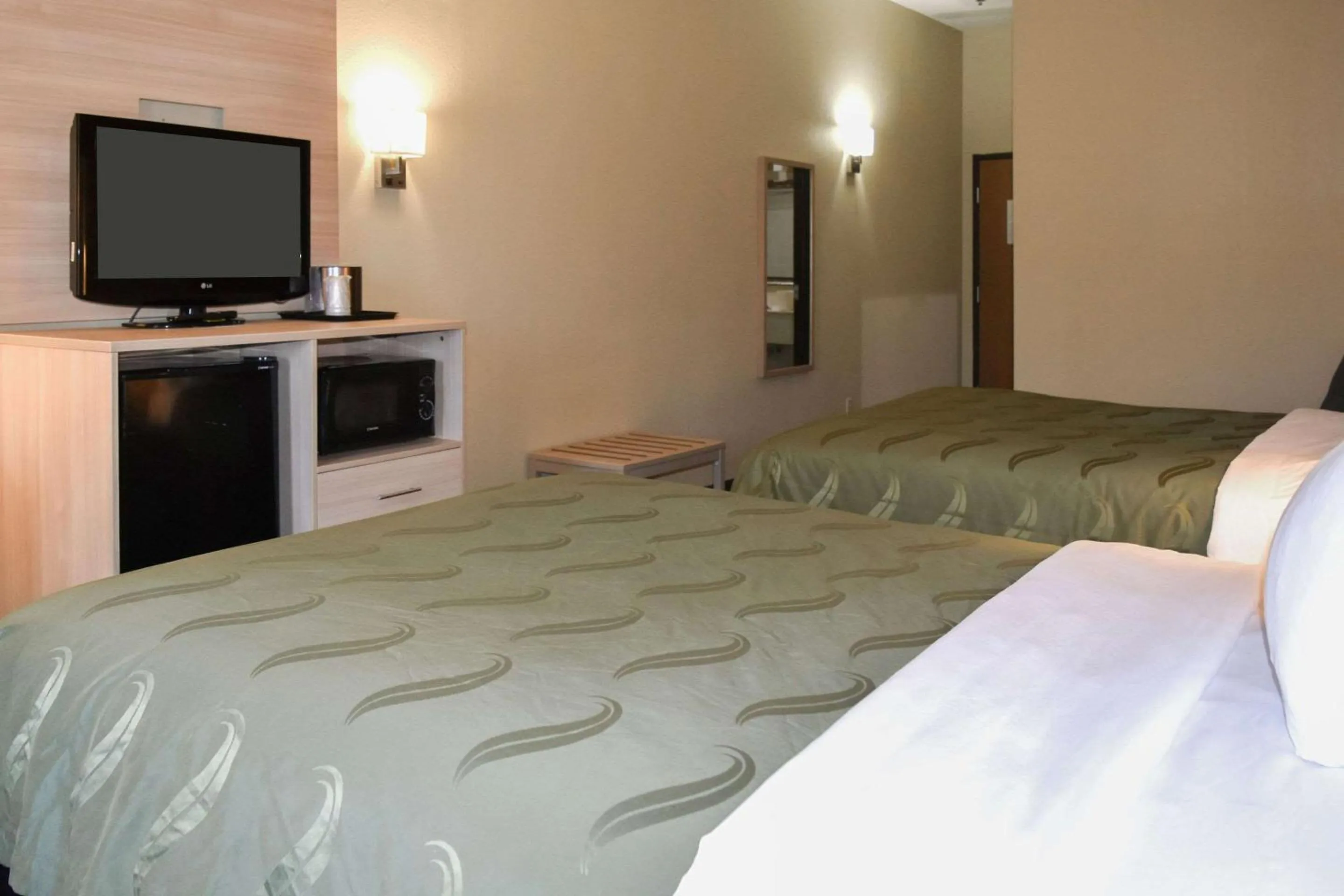 Bedroom, Bed in Quality Inn & Suites Brooks Louisville South