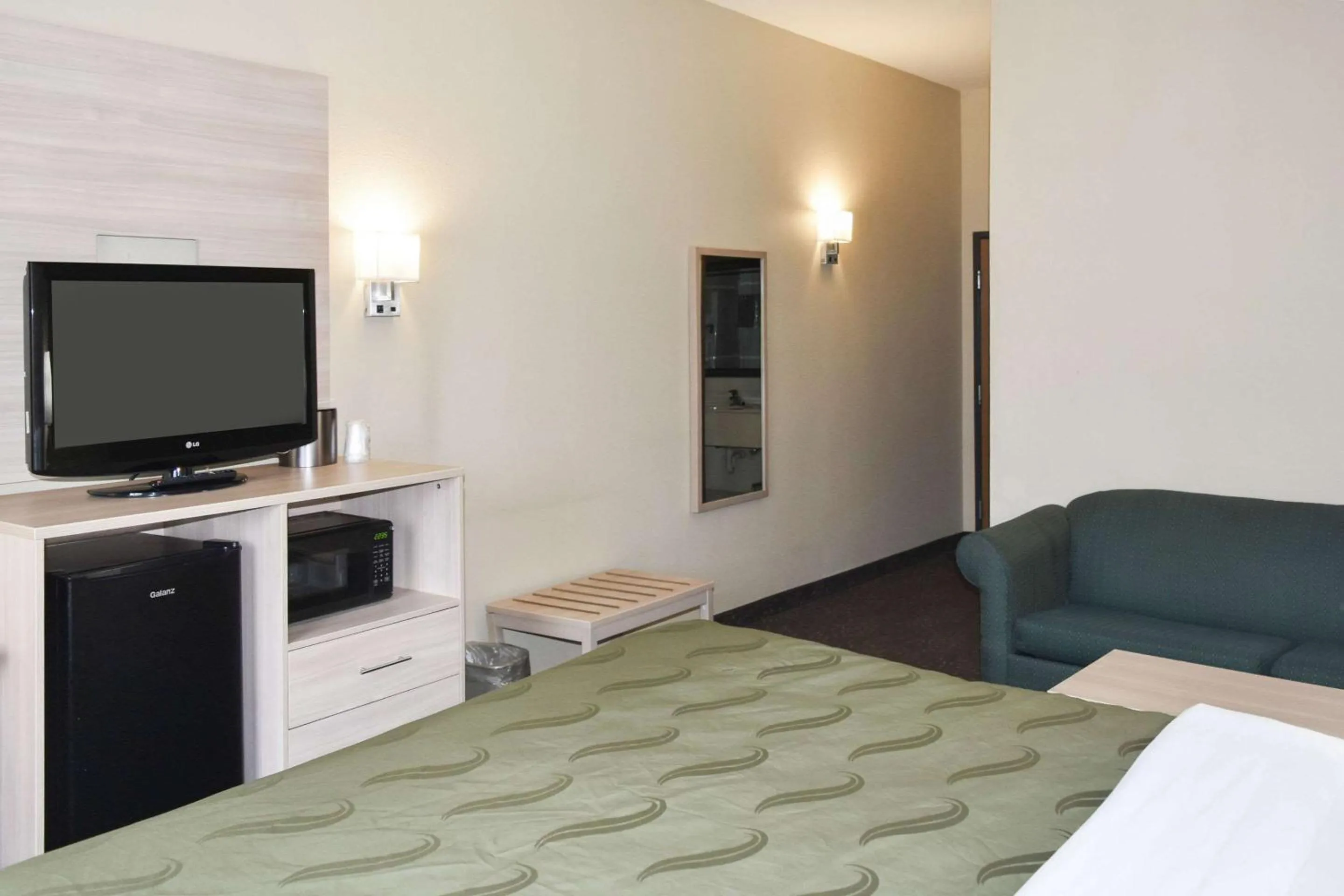 Bedroom, Bed in Quality Inn & Suites Brooks Louisville South