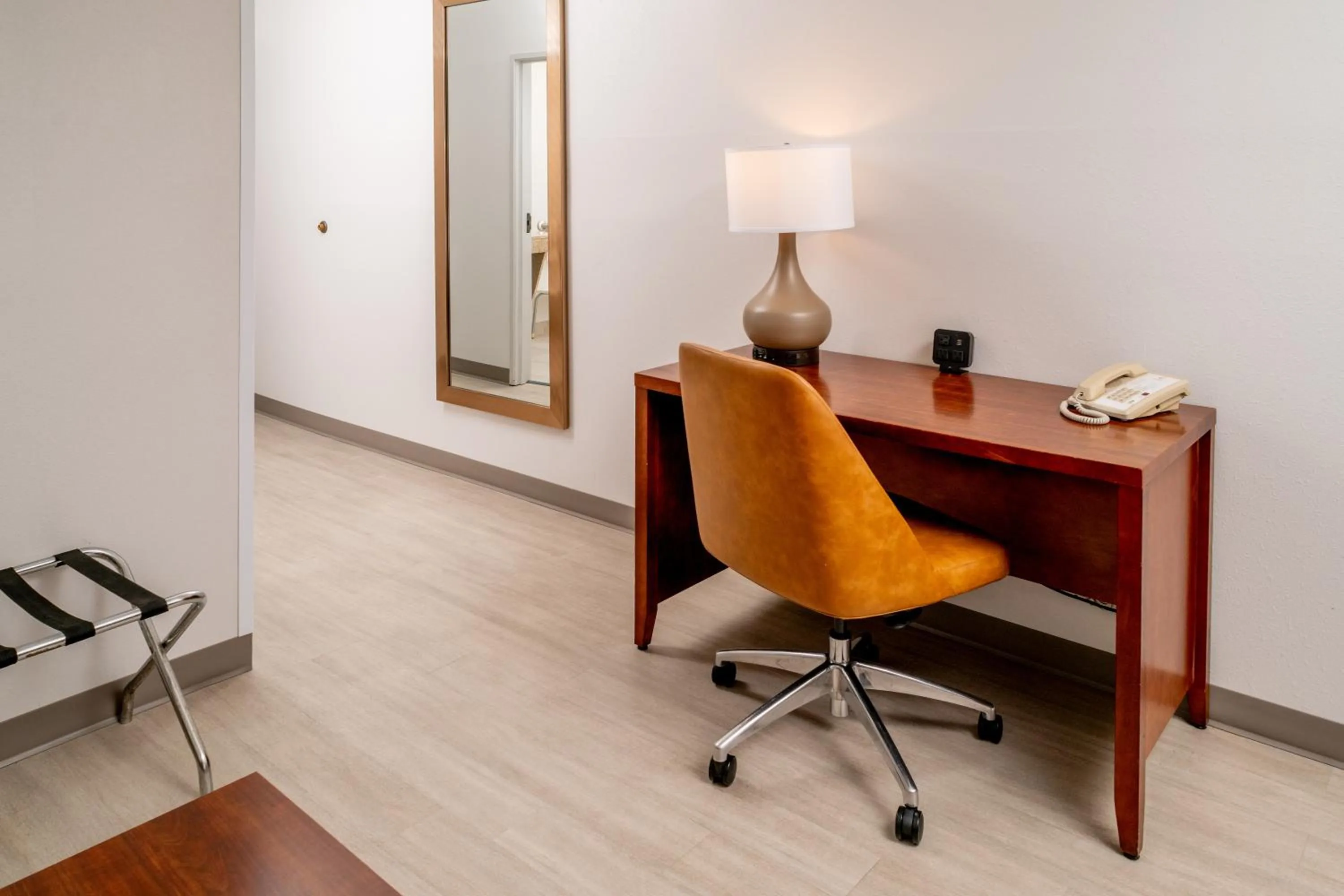 Seating area in Comfort Suites Prestonsburg West