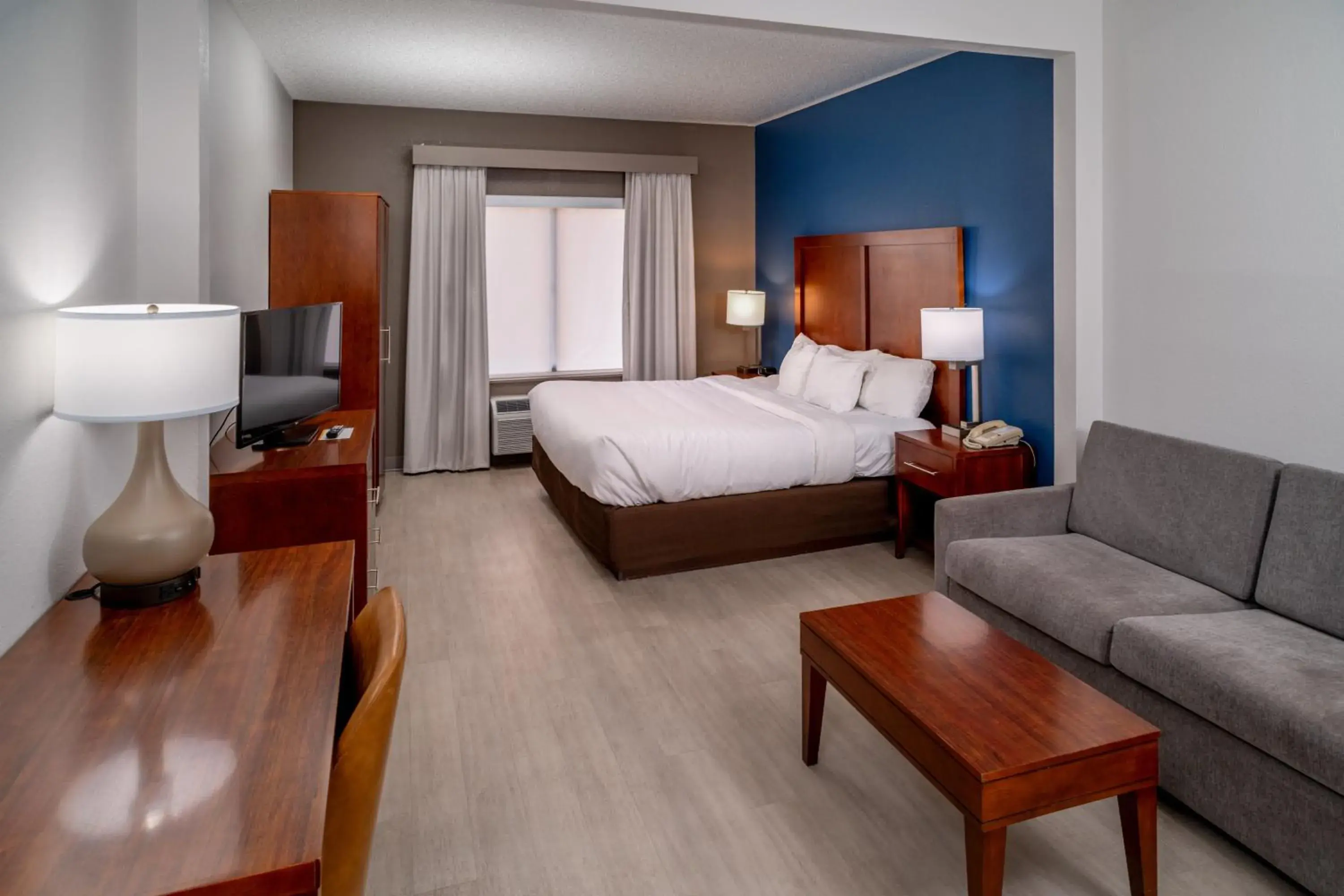 King Suite - Accessible/Non-Smoking in Comfort Suites Prestonsburg West King Suite - Accessible/Non-Smoking in Comfort Suites Prestonsburg West