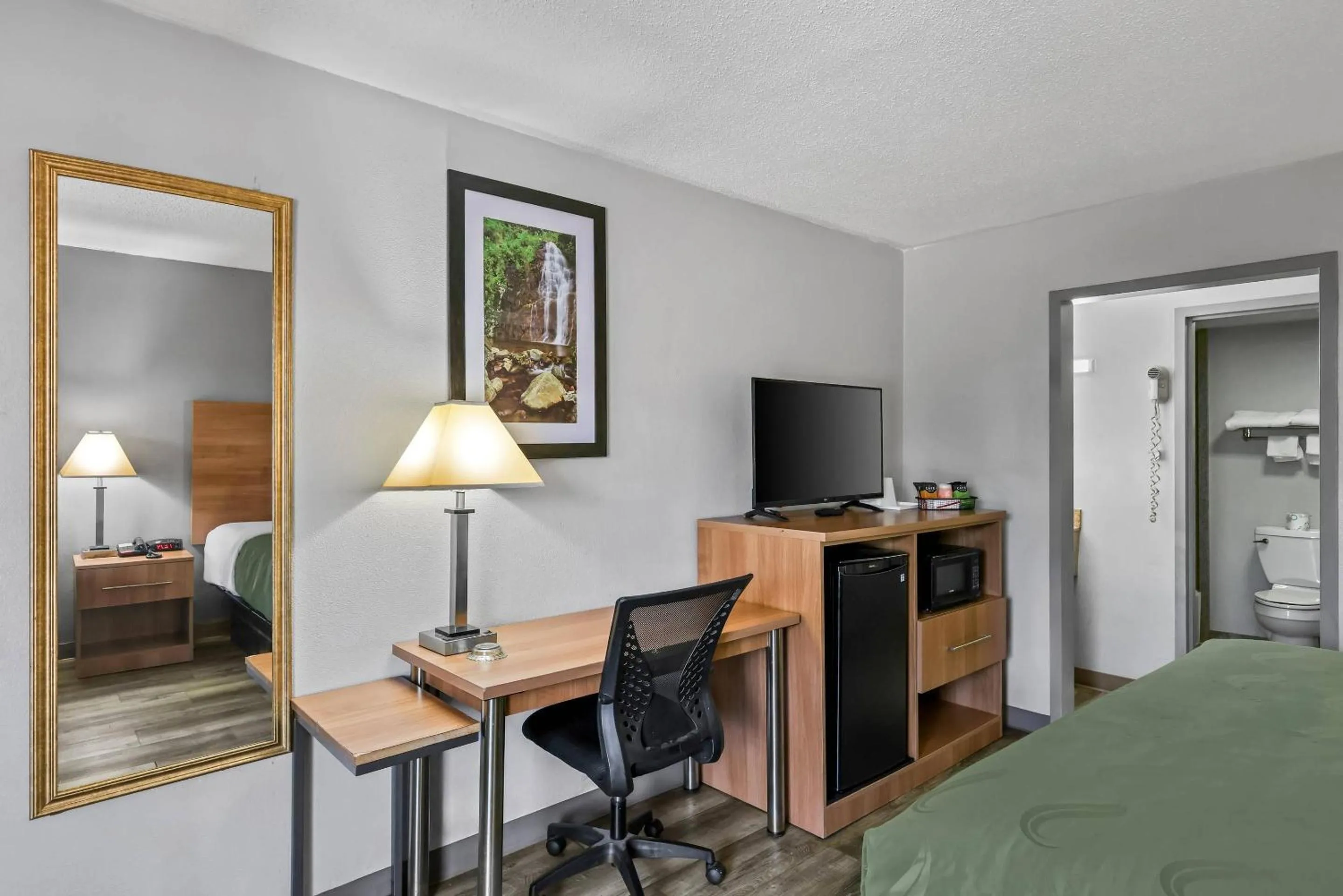 Bedroom, Bed in Quality Inn Bowling Green South