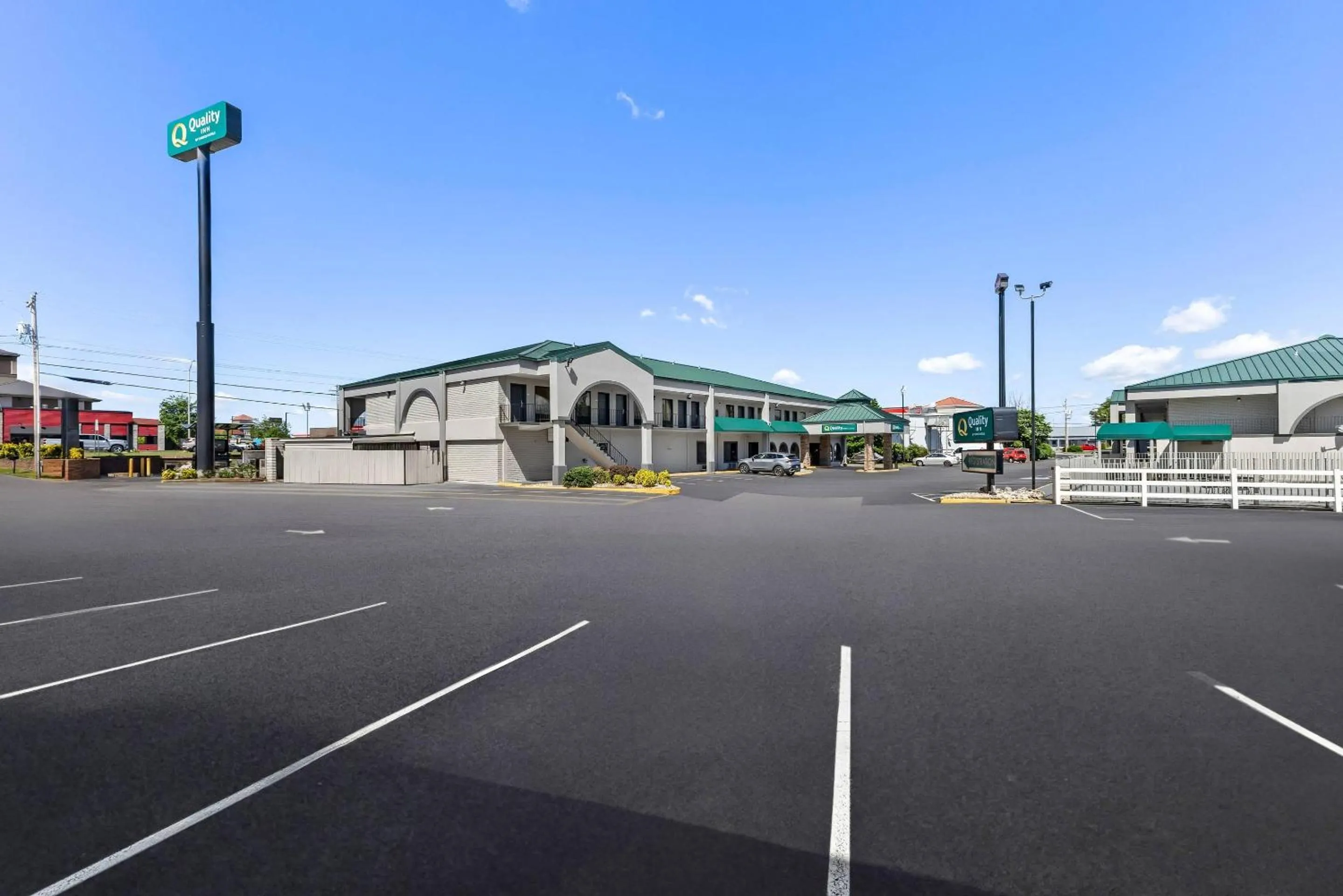 Property building in Quality Inn Bowling Green South