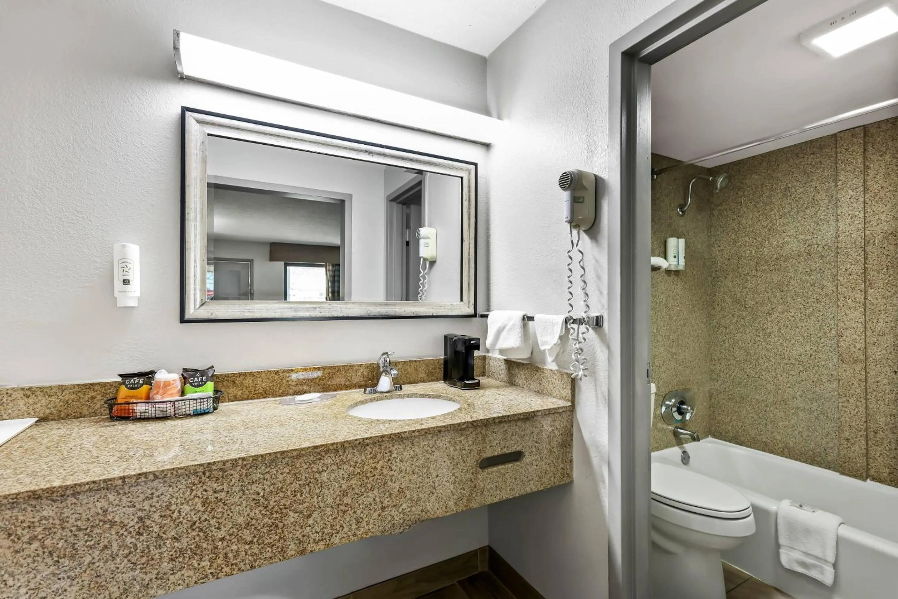 Bedroom in Quality Inn Bowling Green South