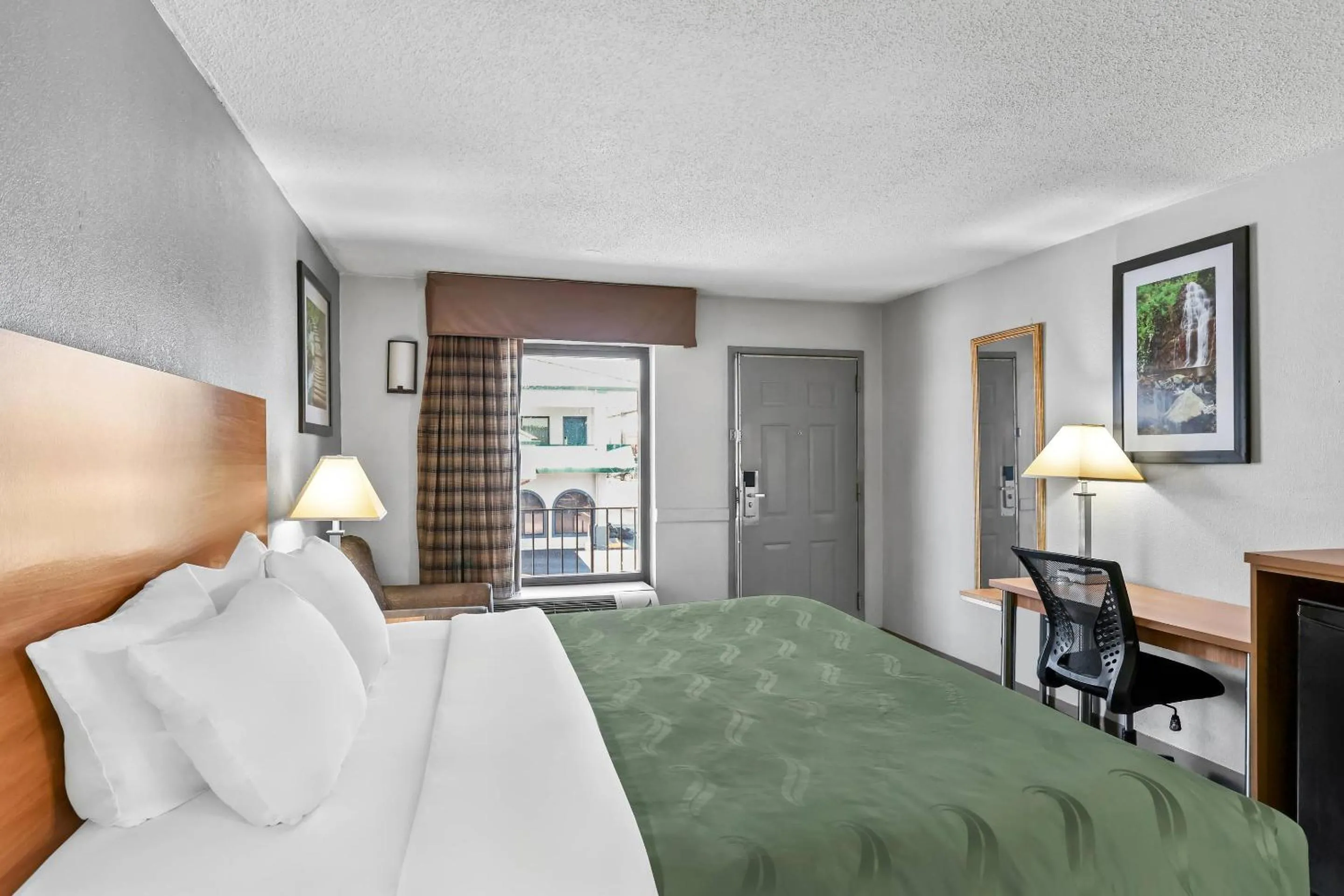 Bedroom, Bed in Quality Inn Bowling Green South