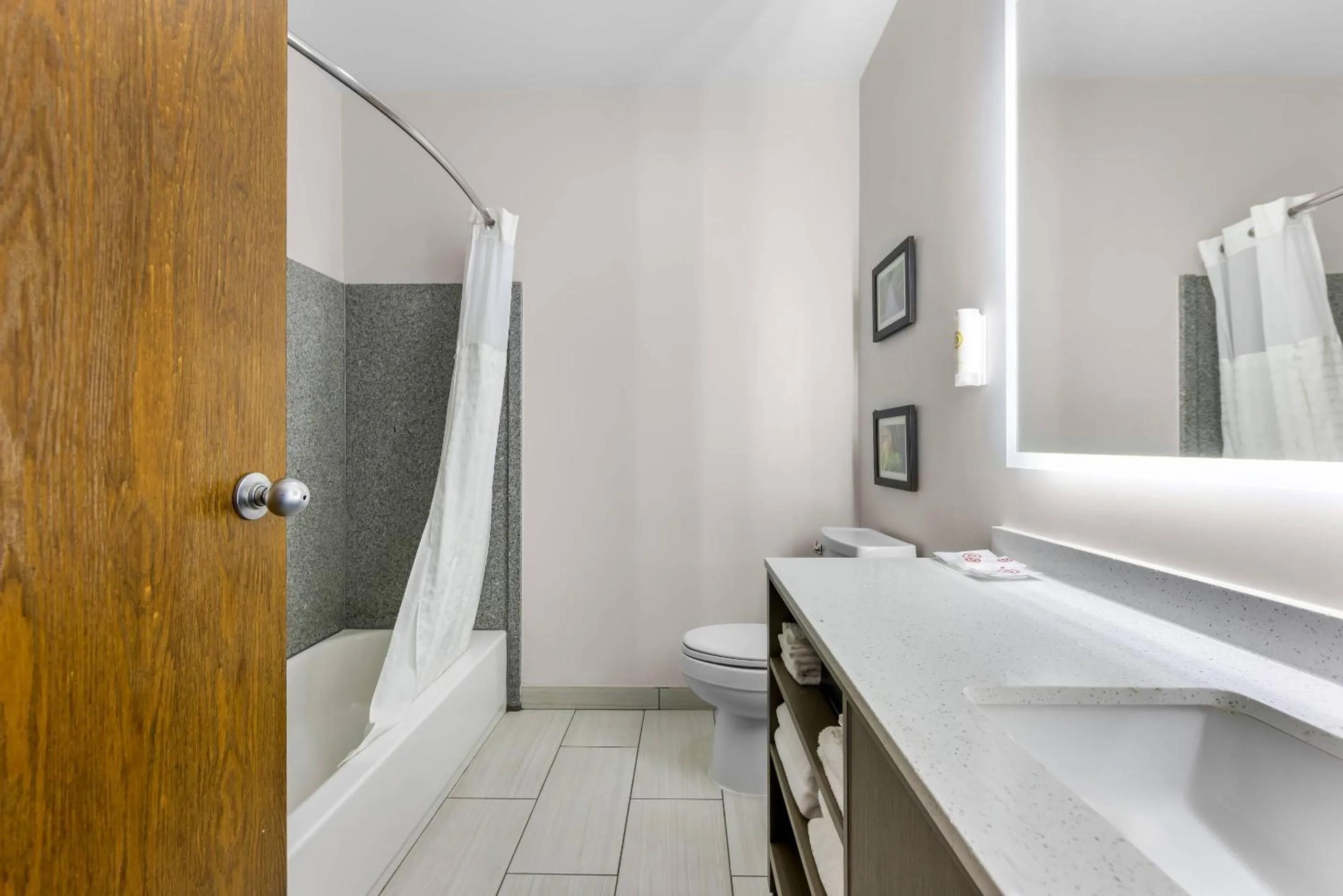 Bedroom in Comfort Suites London South