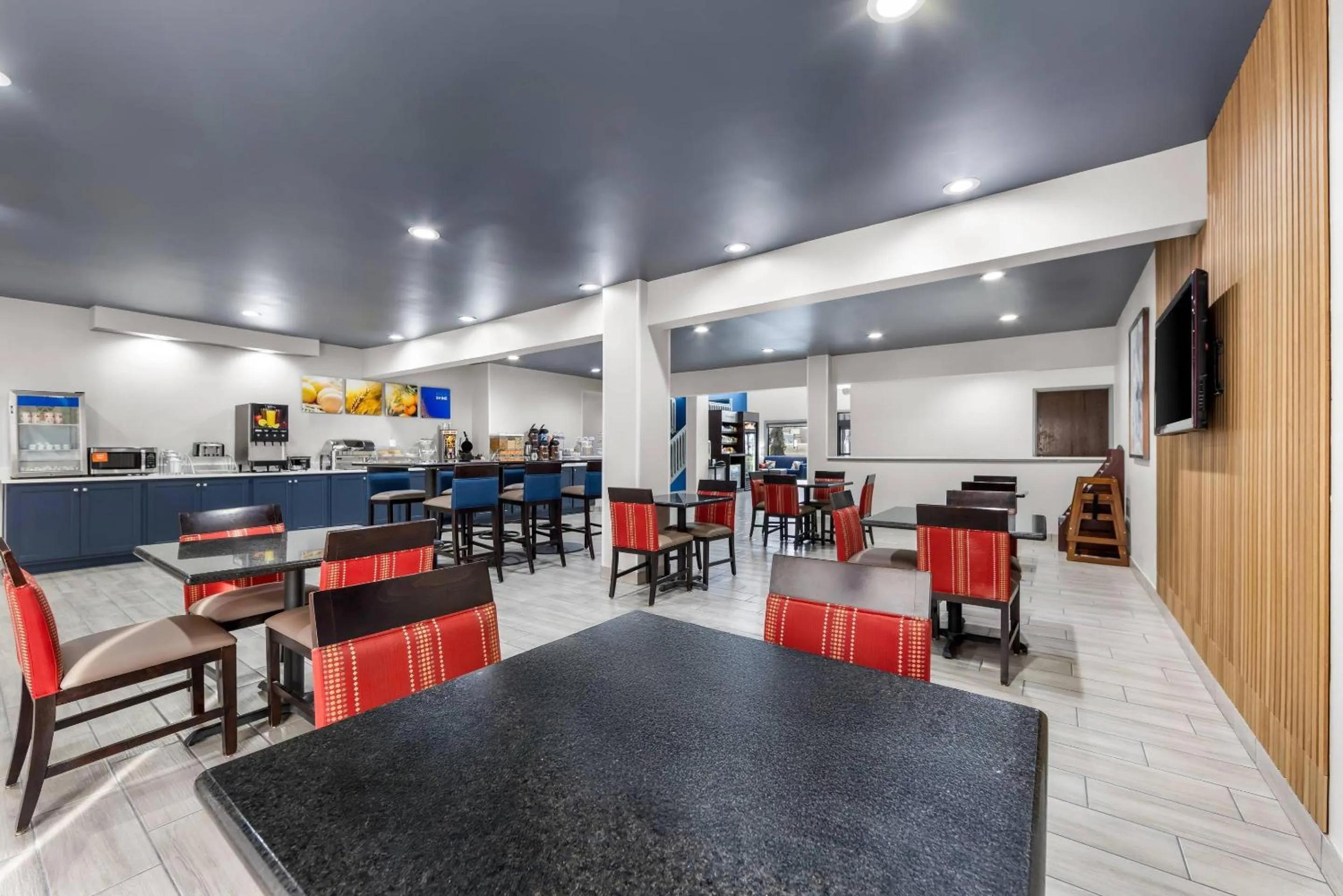 Breakfast in Comfort Suites London South