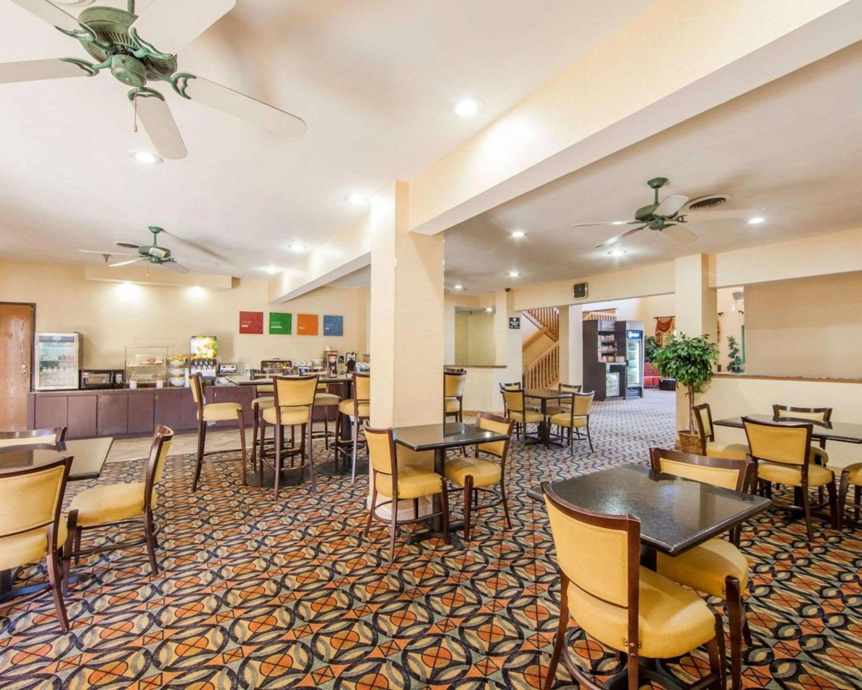 Restaurant/places to eat in Comfort Suites London South