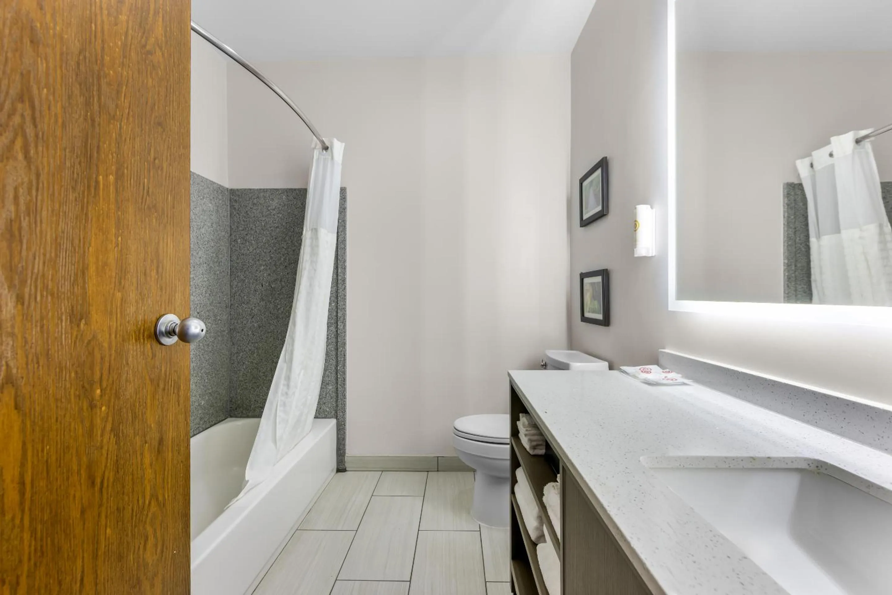 Bathroom in Comfort Suites London South