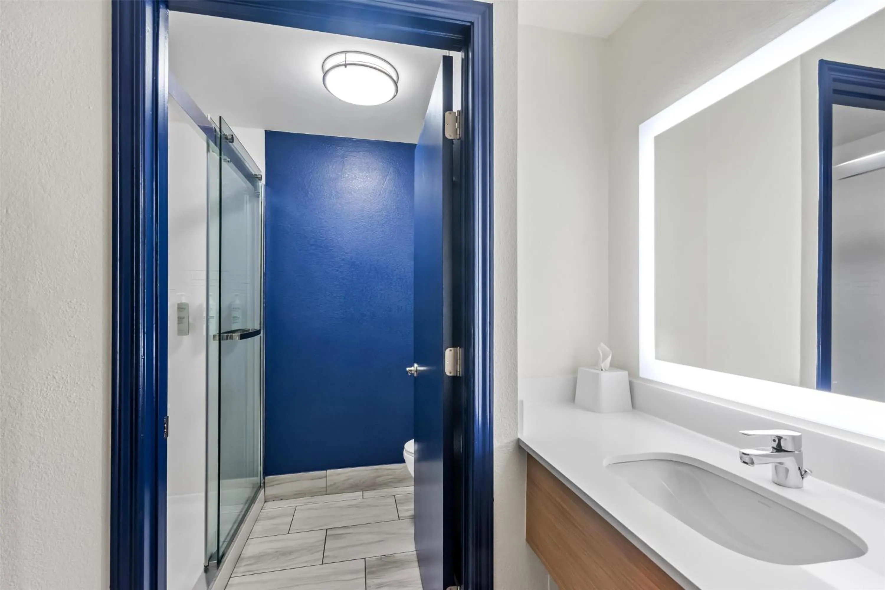 Bathroom in Spark by Hilton Lexington Hamburg