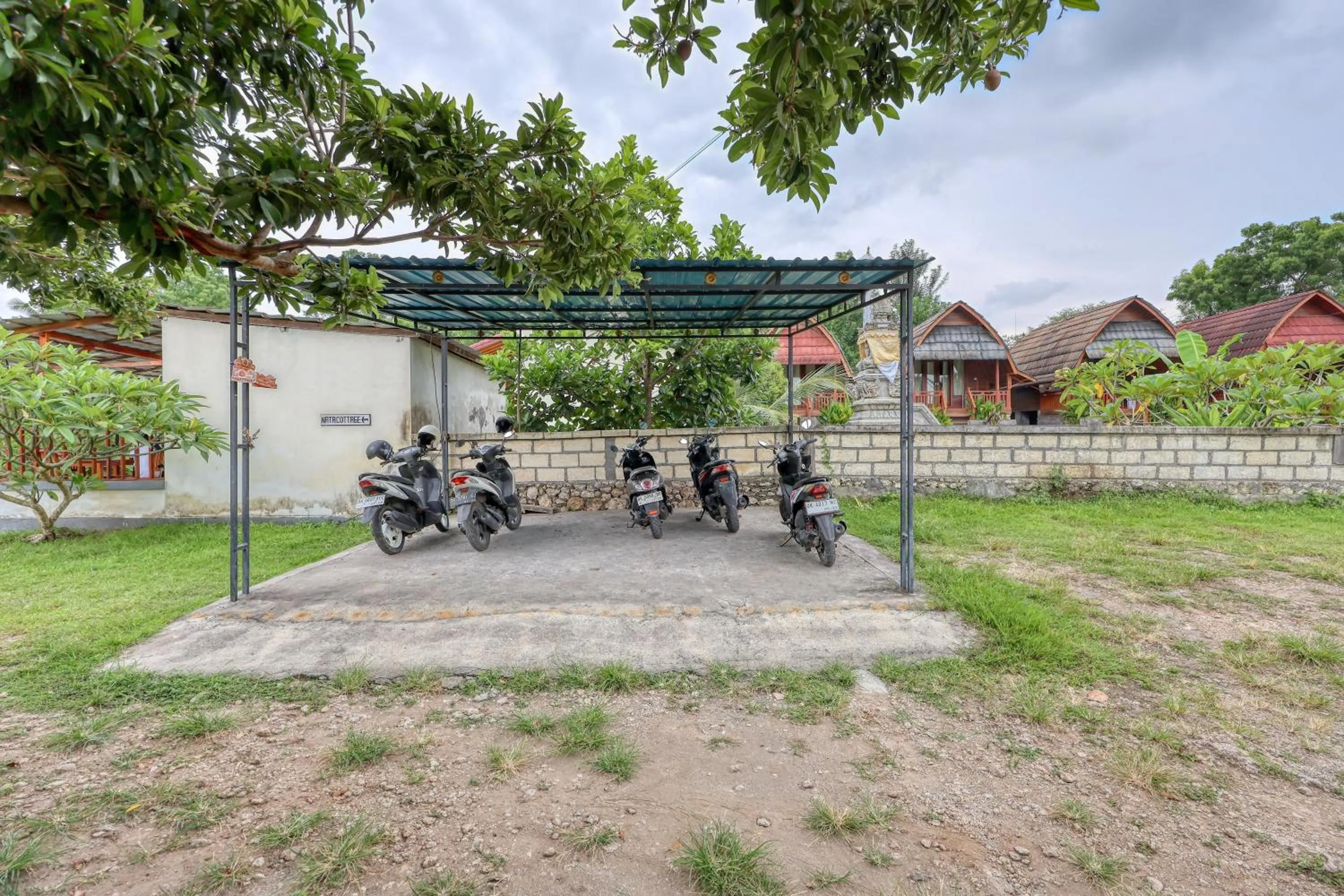 Parking in Nata Cottages