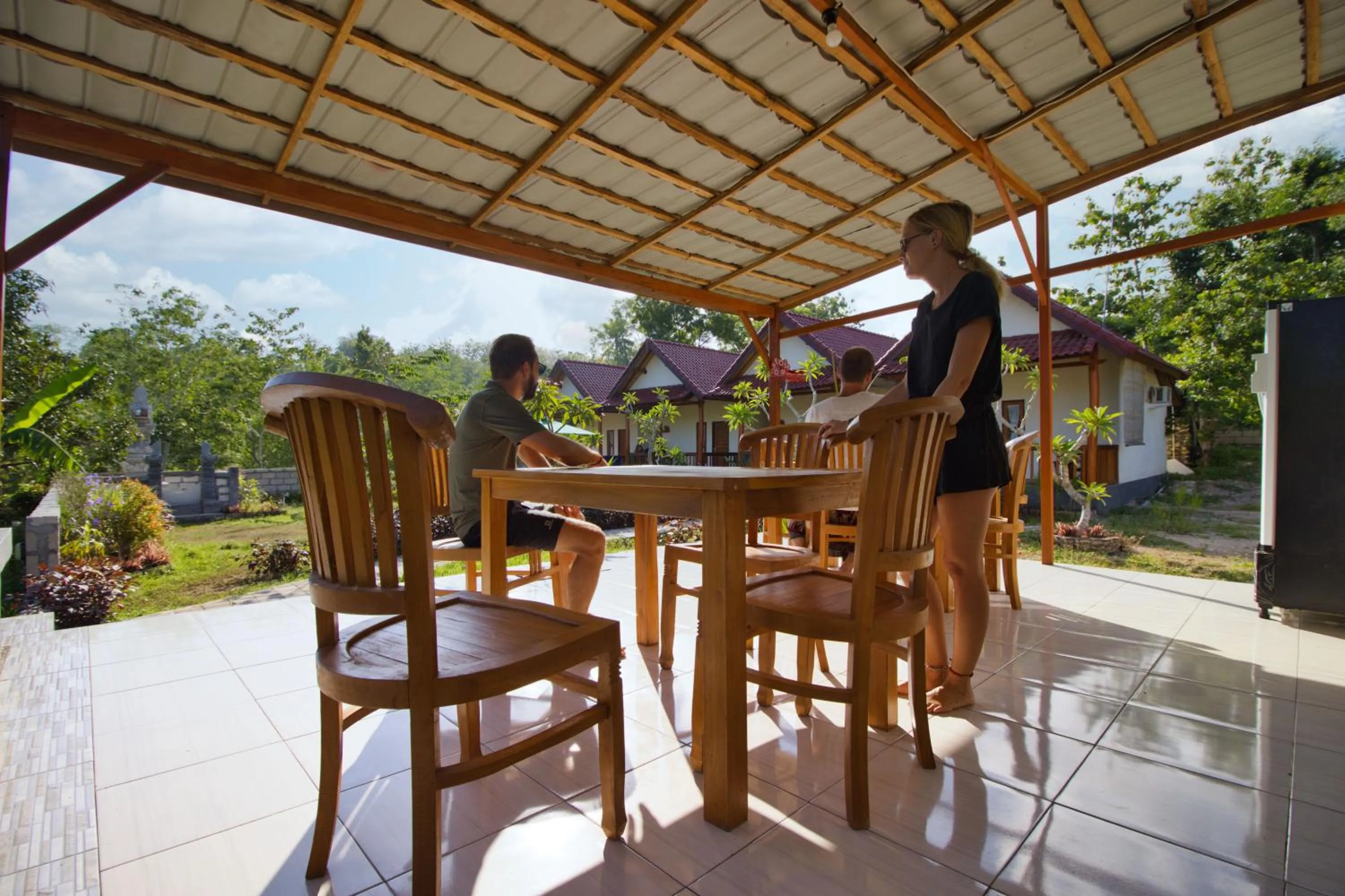 Restaurant/places to eat in Nata Cottages