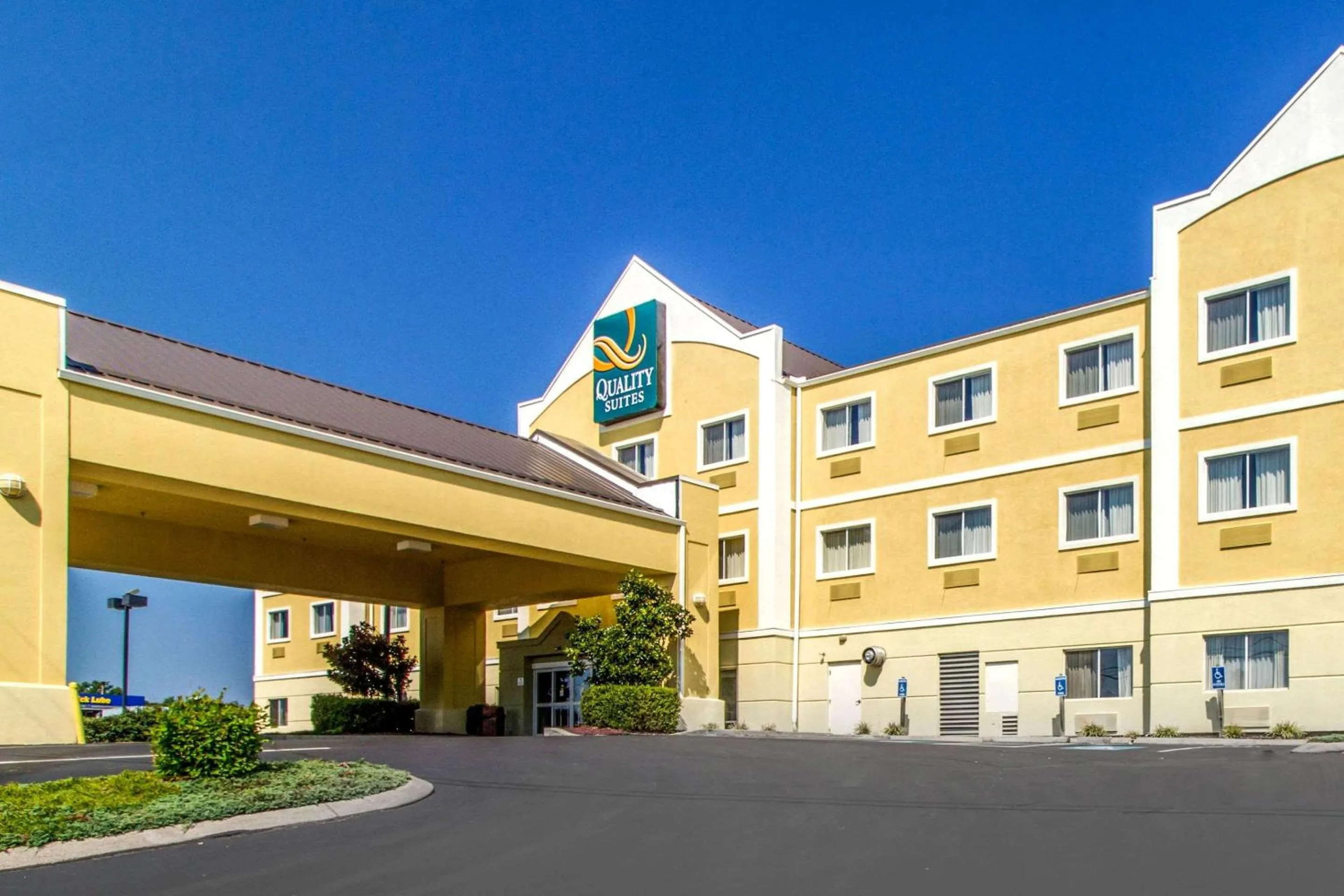 Property building in Quality Suites Corbin North