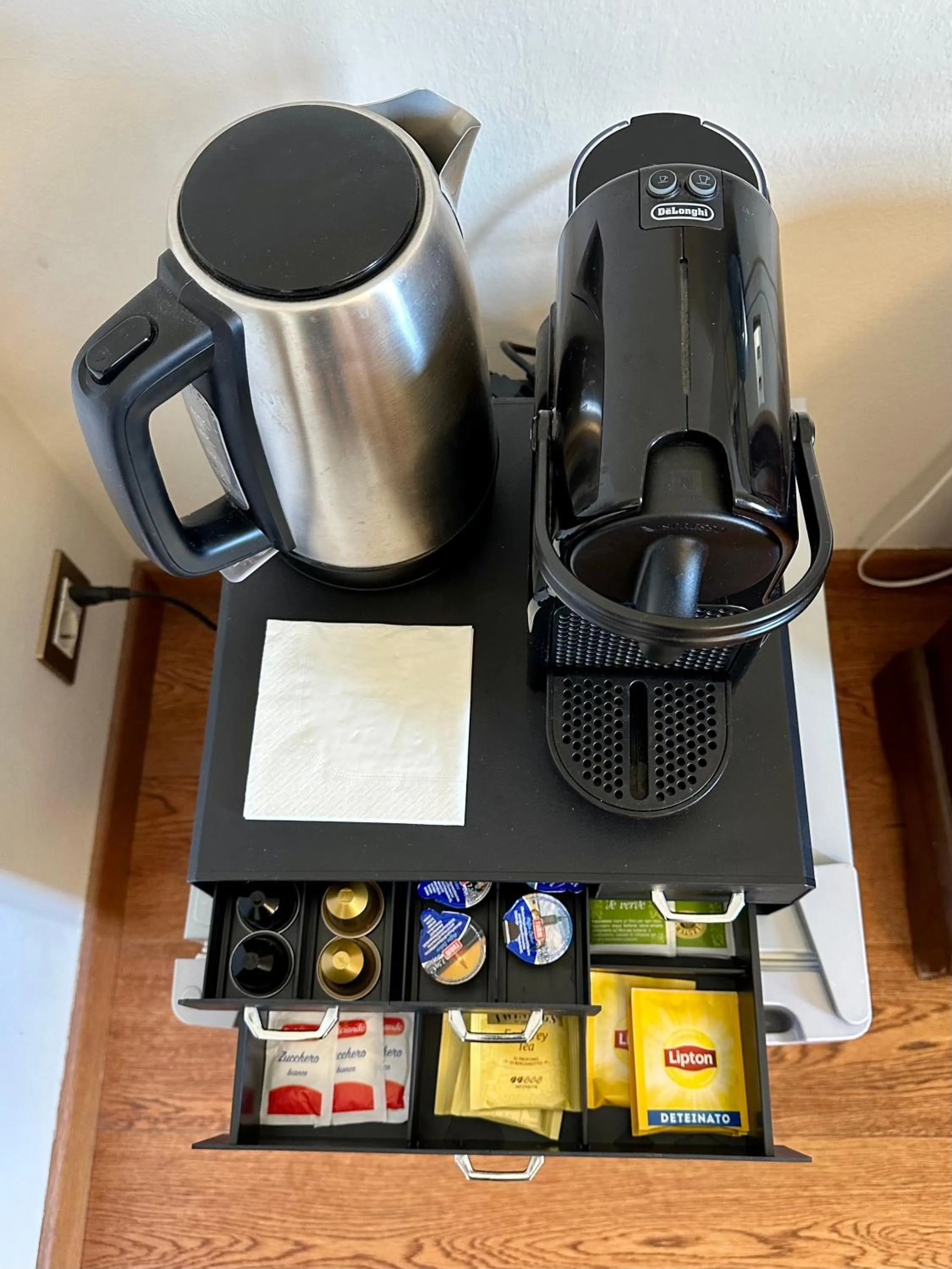 Coffee/tea facilities in The Grapevine by MANVI