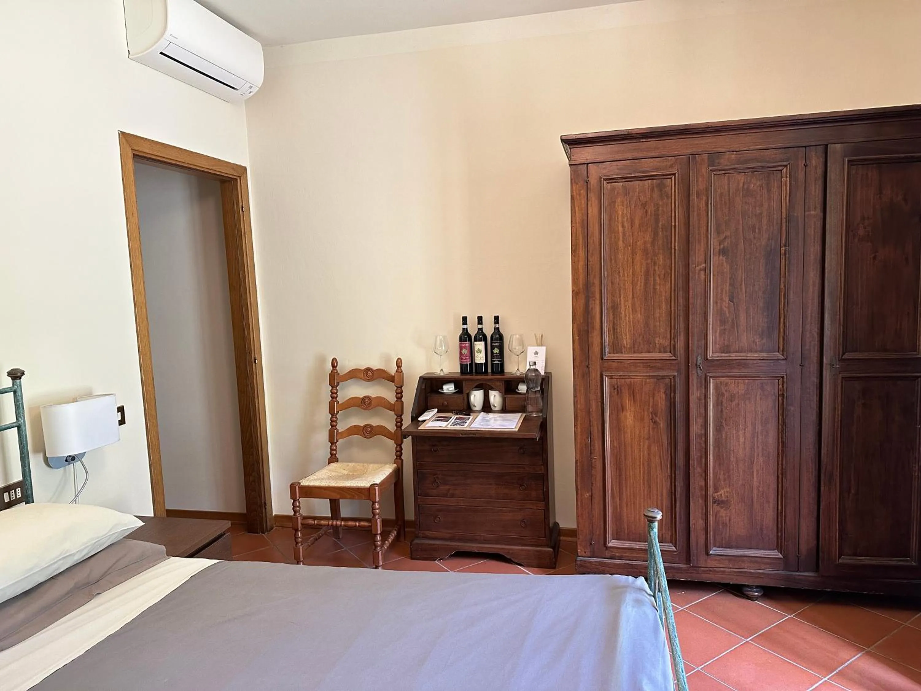 Bed in The Grapevine by MANVI