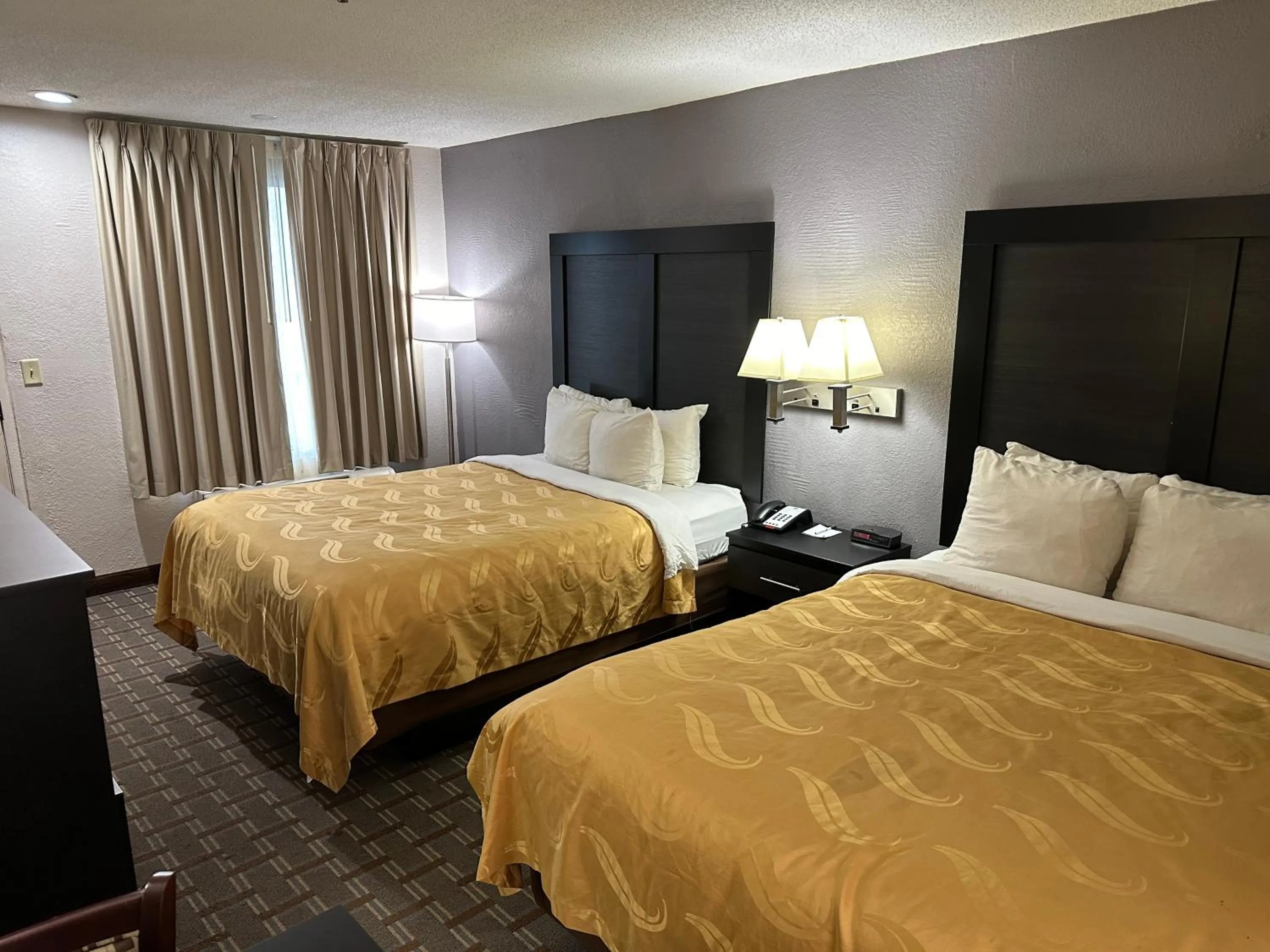 Photo of the whole room, Bed in Quality Inn Ashland