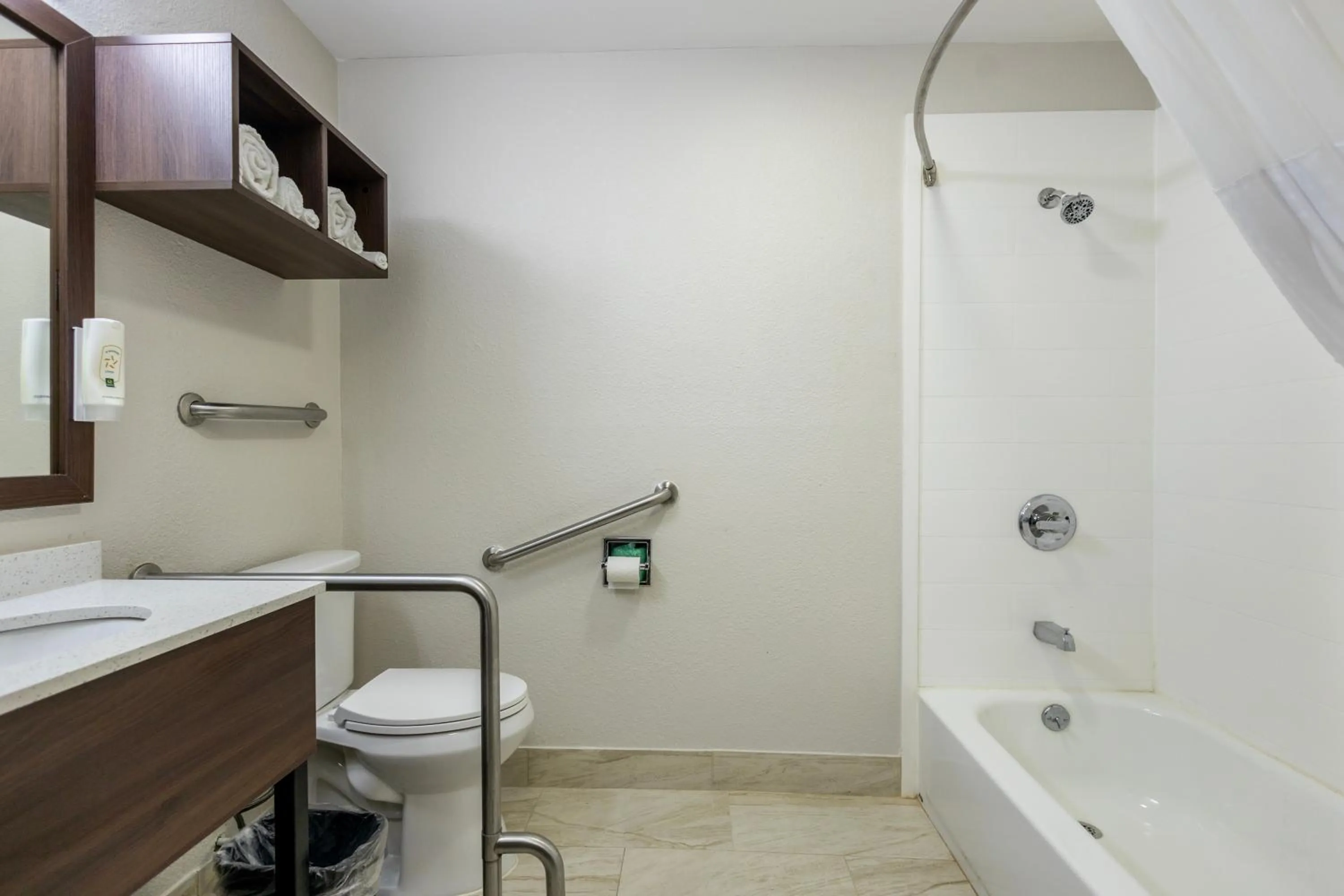 Bathroom in Quality Inn Carrollton