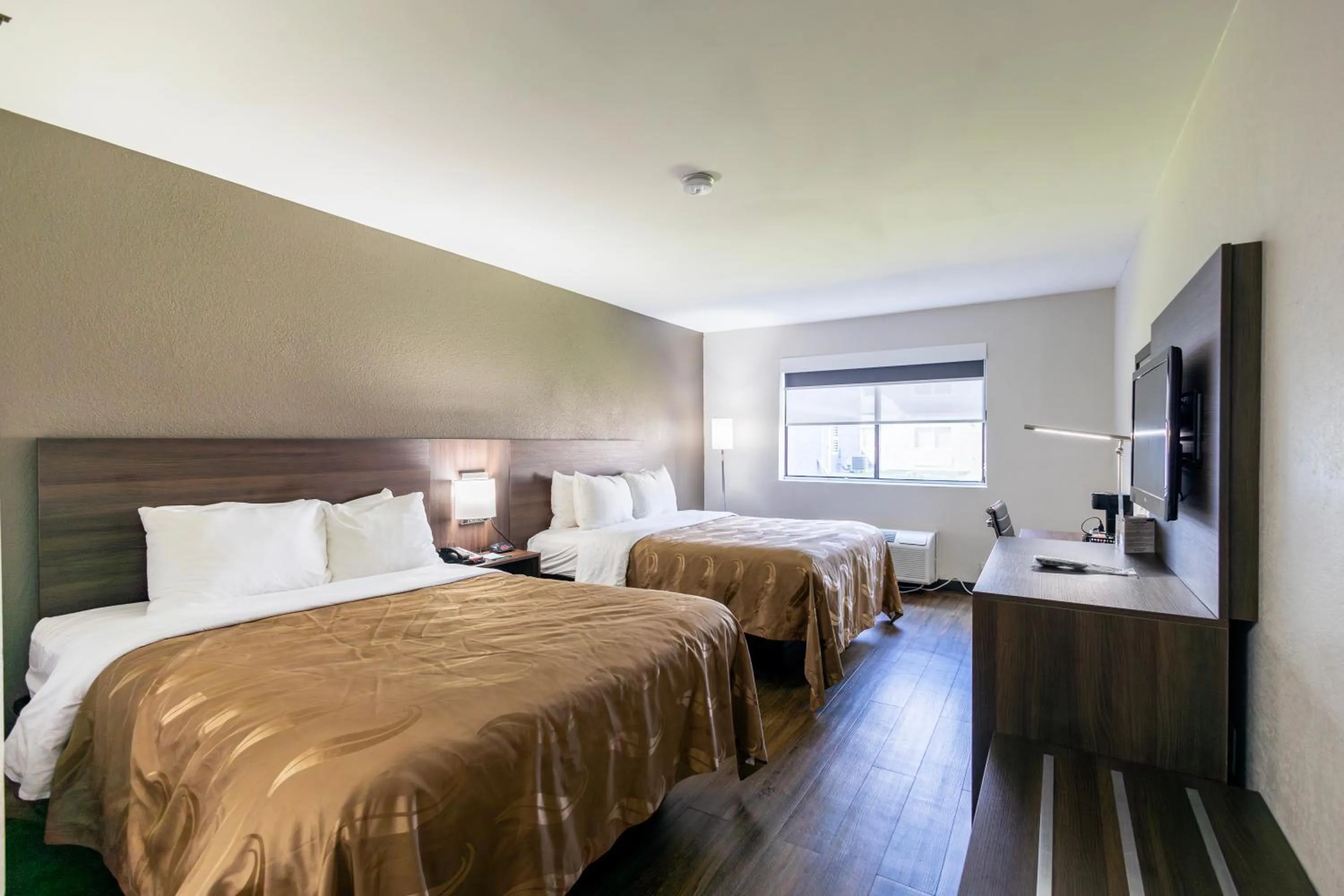 Bedroom, Bed in Quality Inn Carrollton