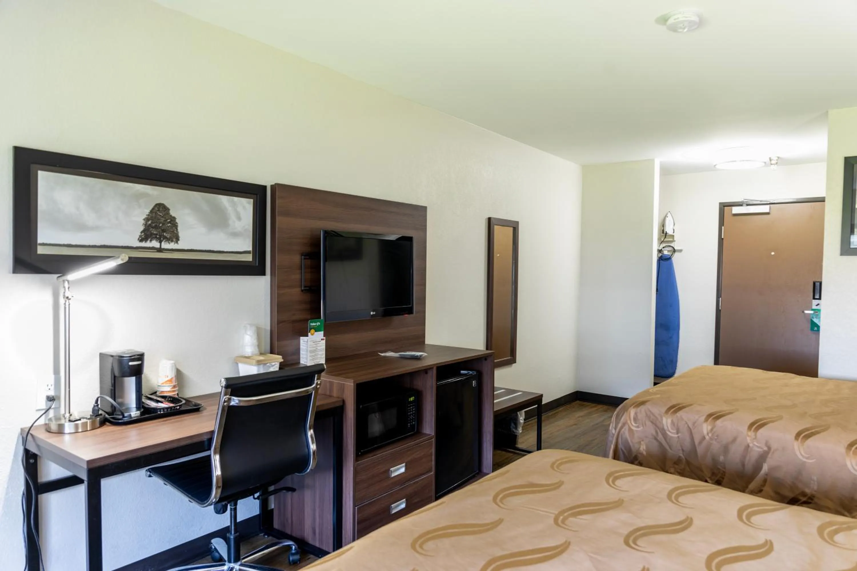 Bedroom, Bed in Quality Inn Carrollton