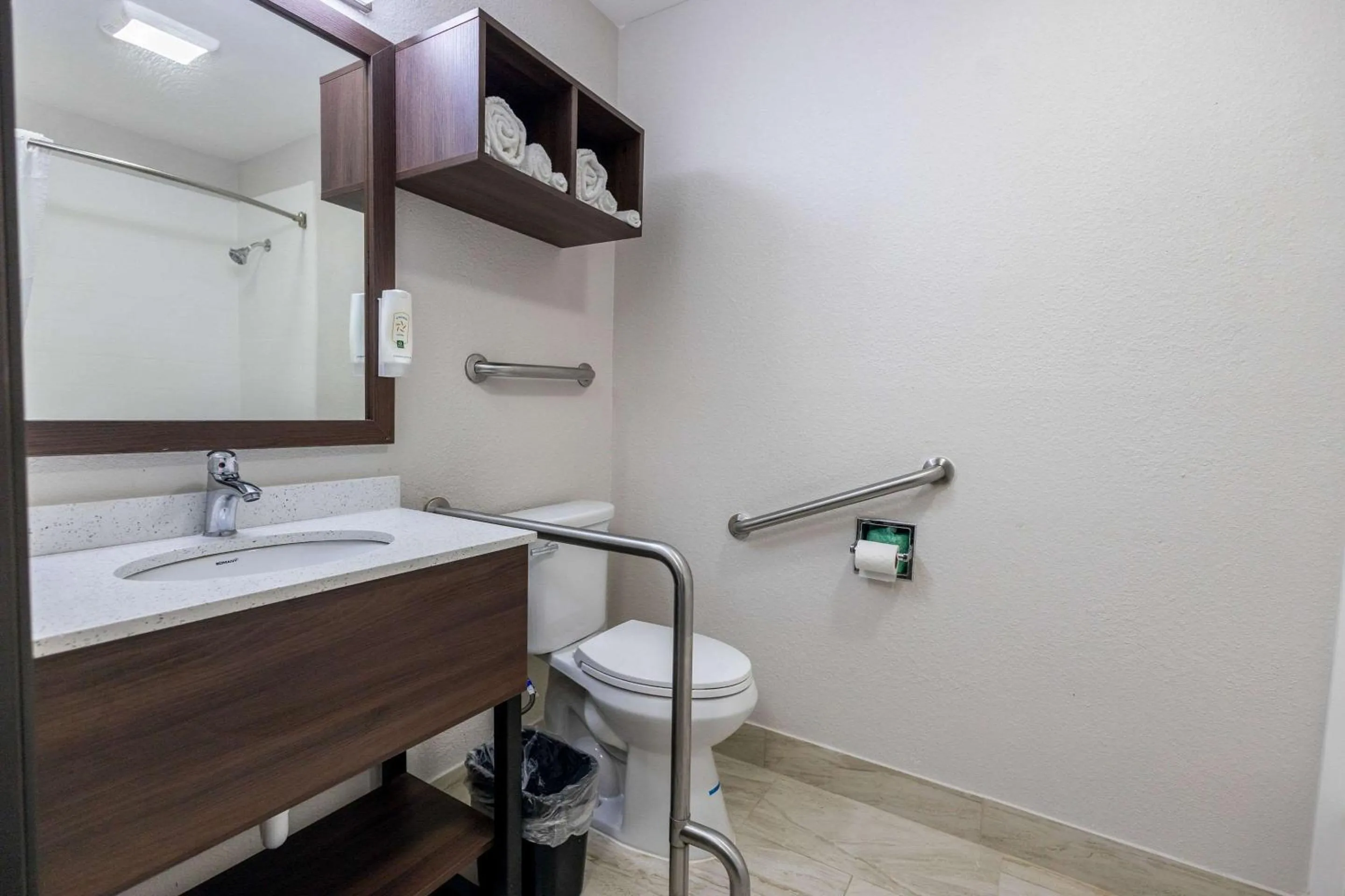 Bedroom in Quality Inn Carrollton