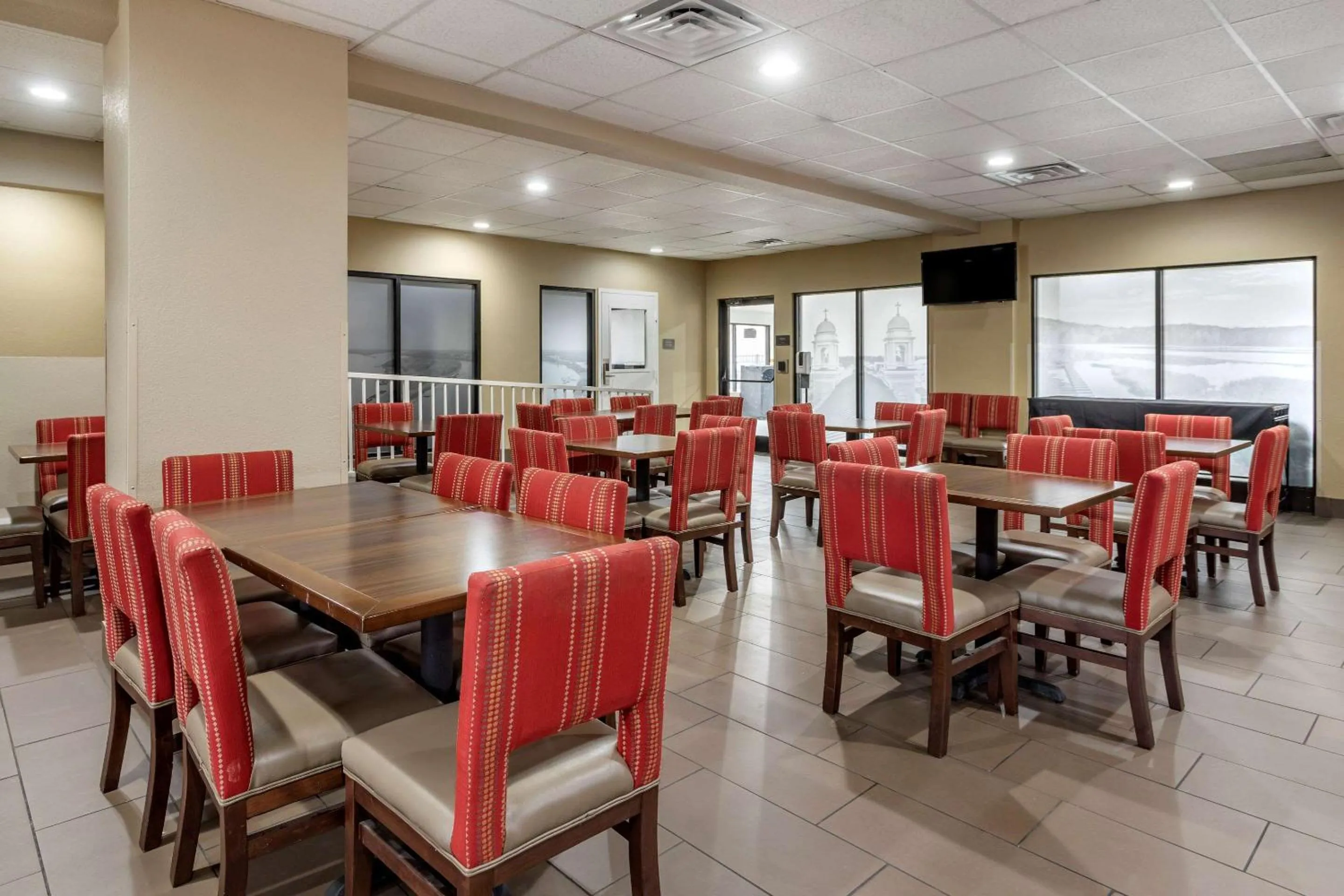Restaurant/places to eat in Comfort Inn Paducah I-24