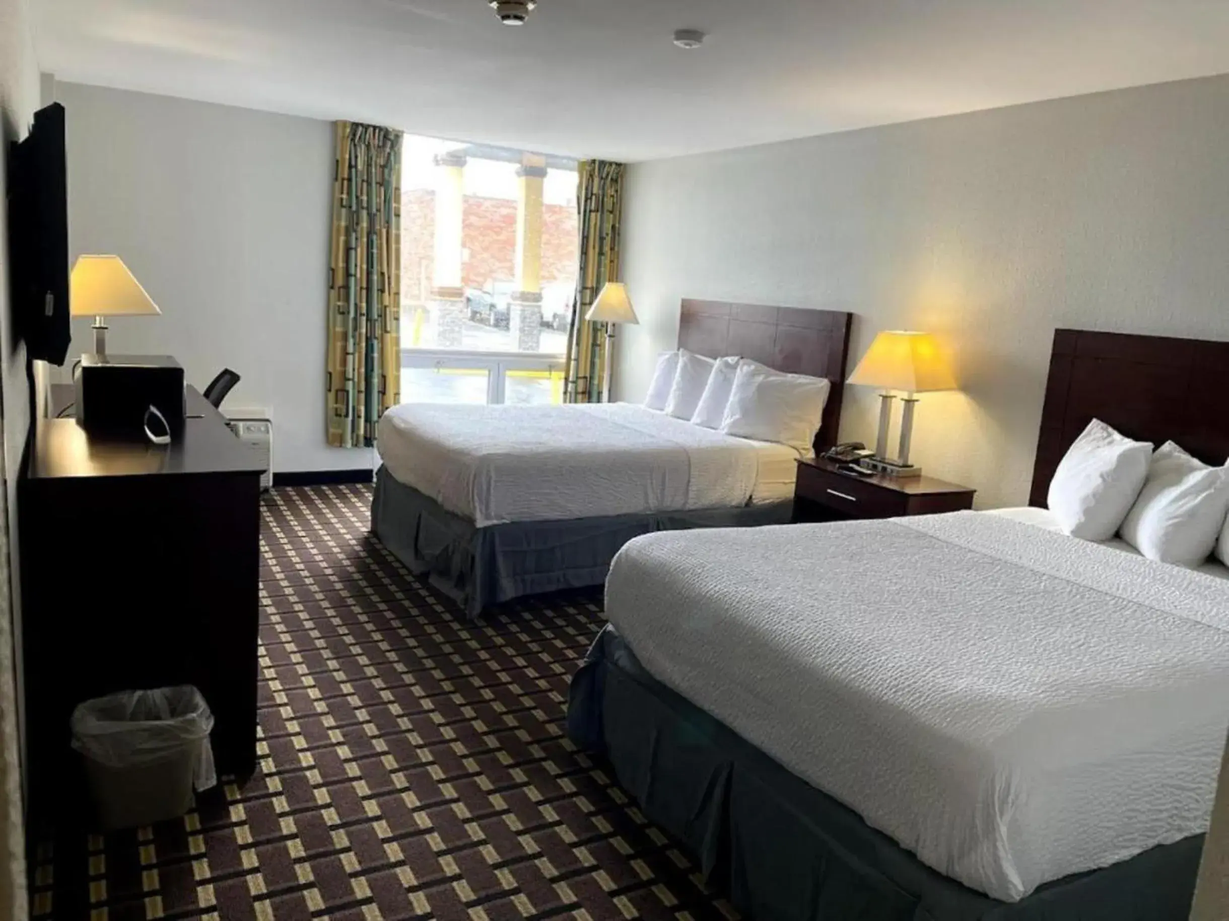 Queen Room with Two Queen Beds - Non-Smoking in Days Inn by Wyndham Fort Wright Cincinnati Area Queen Room with Two Queen Beds - Non-Smoking in Days Inn by Wyndham Fort Wright Cincinnati Area