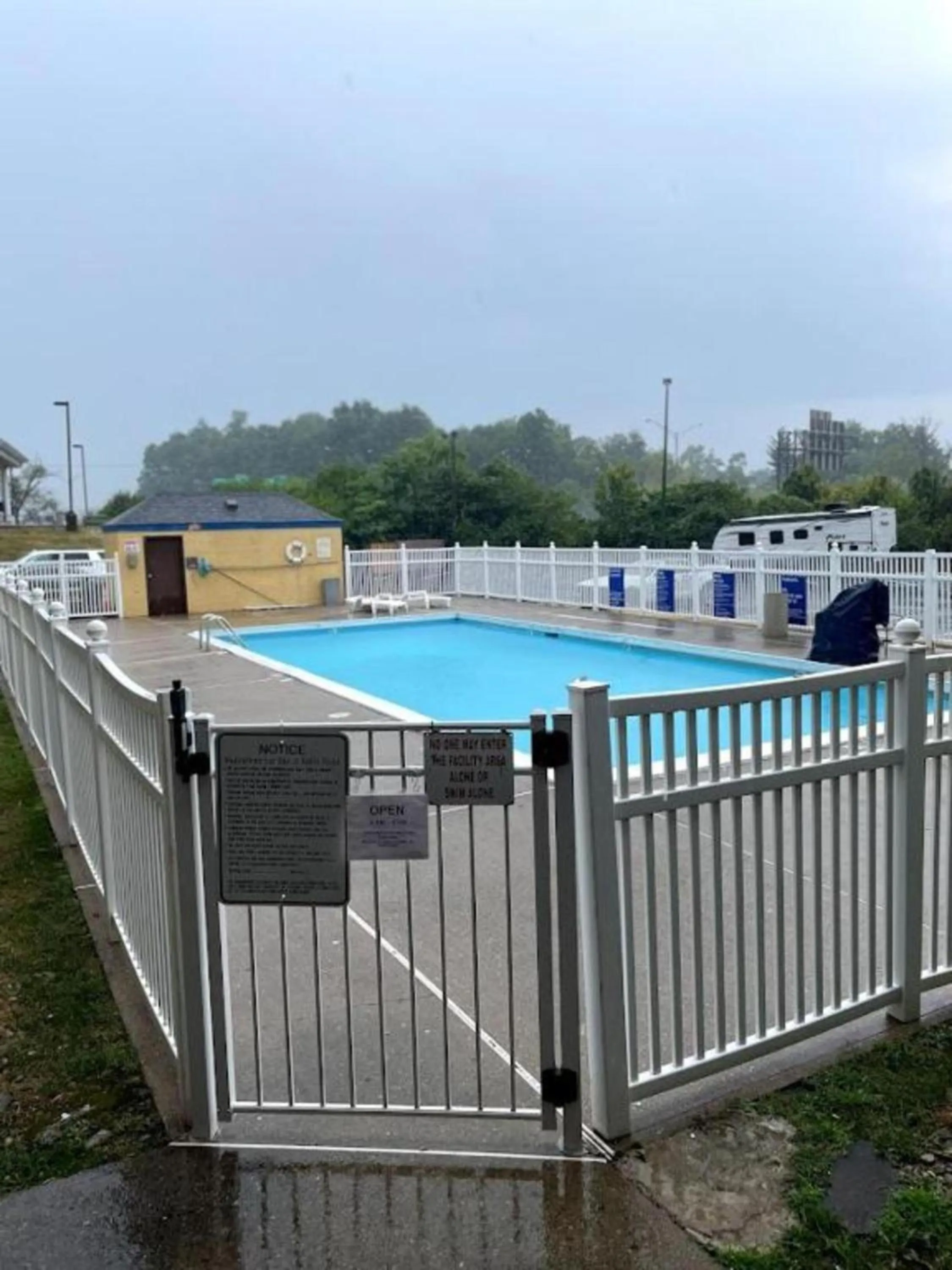 Swimming pool in Days Inn by Wyndham Fort Wright Cincinnati Area
