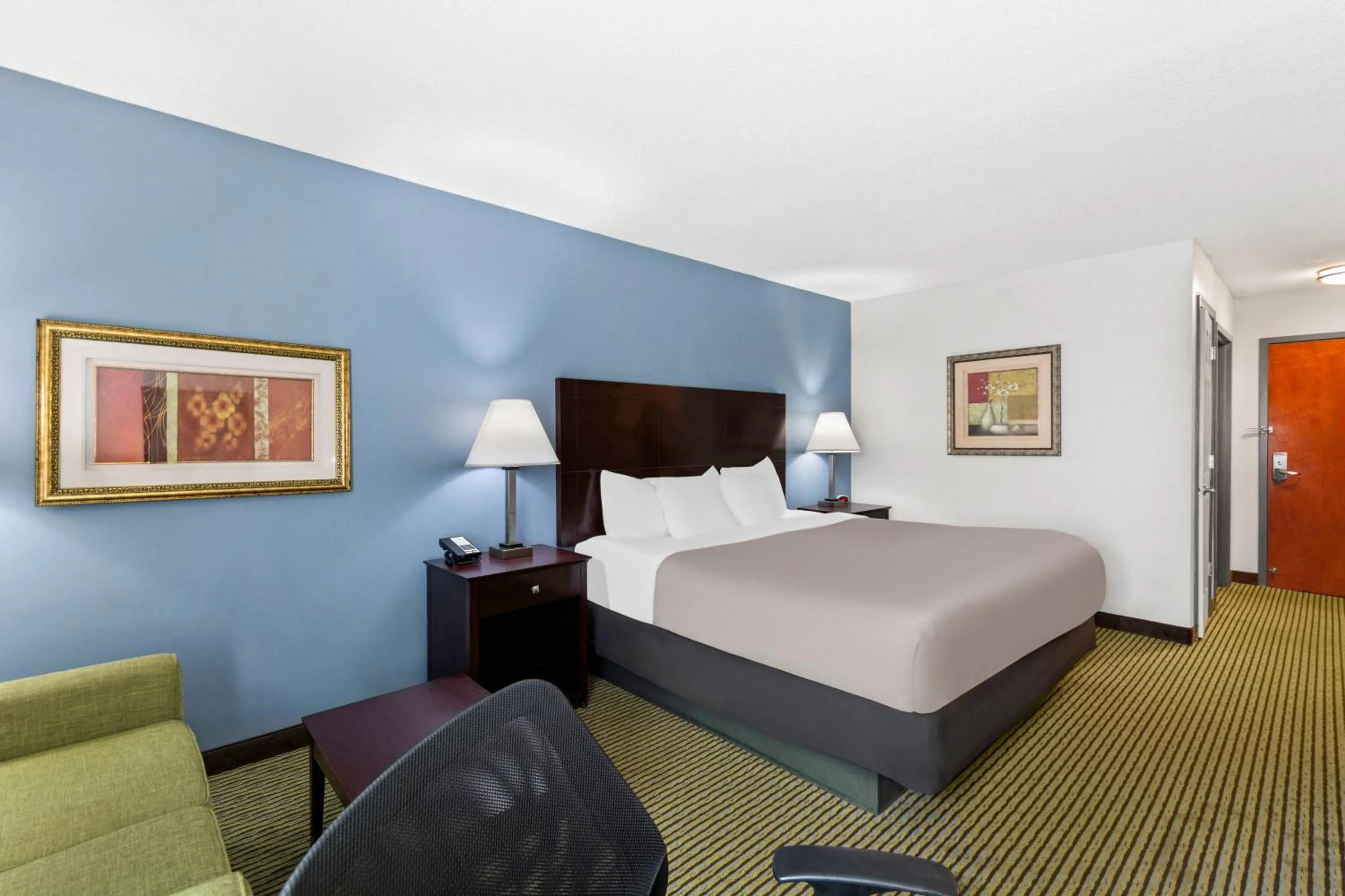 Bed in Quality Inn Dry Ridge