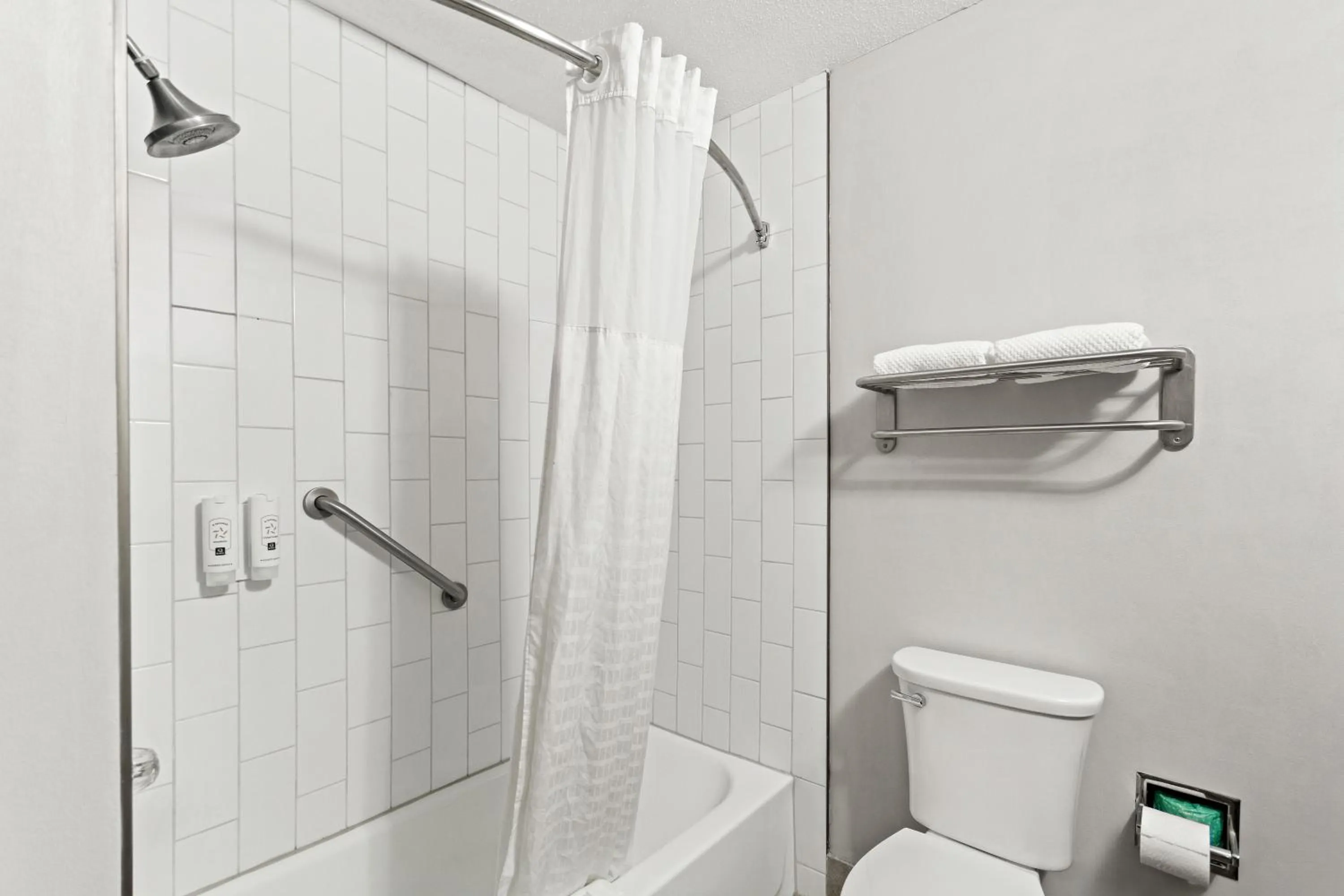 Bathroom in Quality Inn Dry Ridge