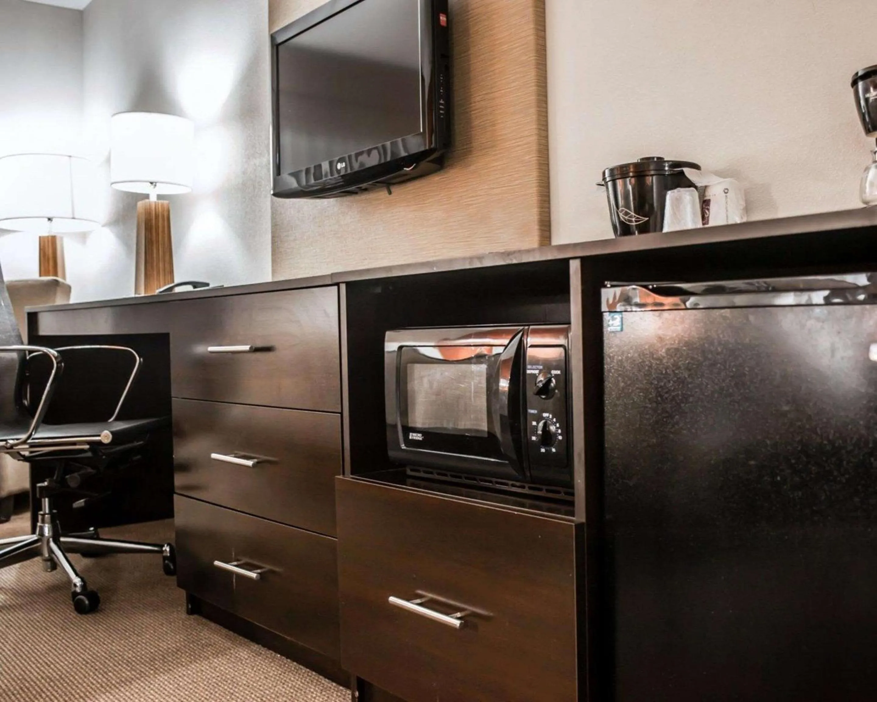 Photo of the whole room in Sleep Inn & Suites Fort Campbell