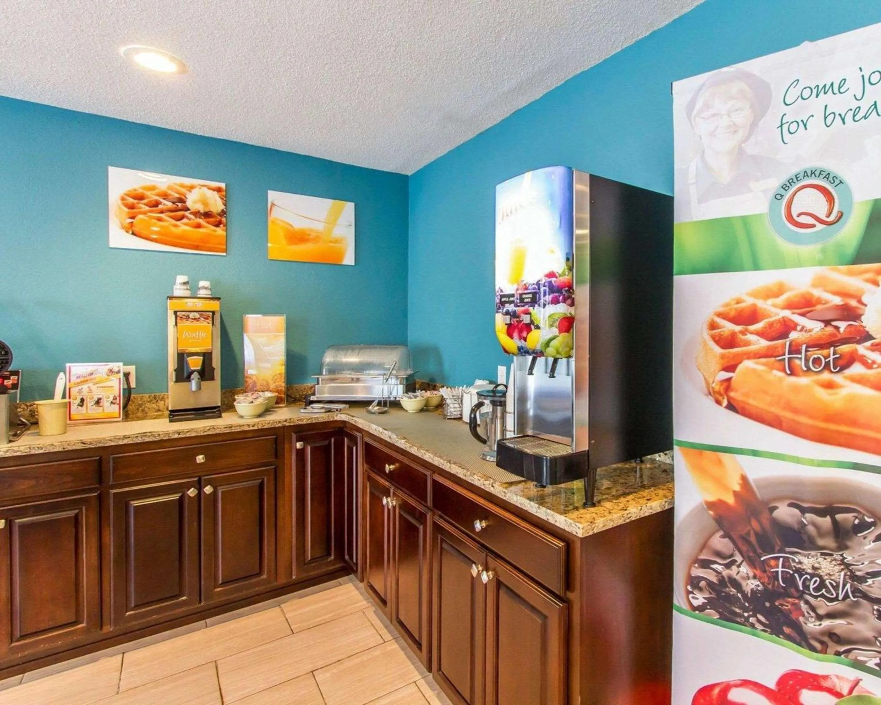 Restaurant/places to eat, Kitchen/Kitchenette in Quality Inn Murray University Area