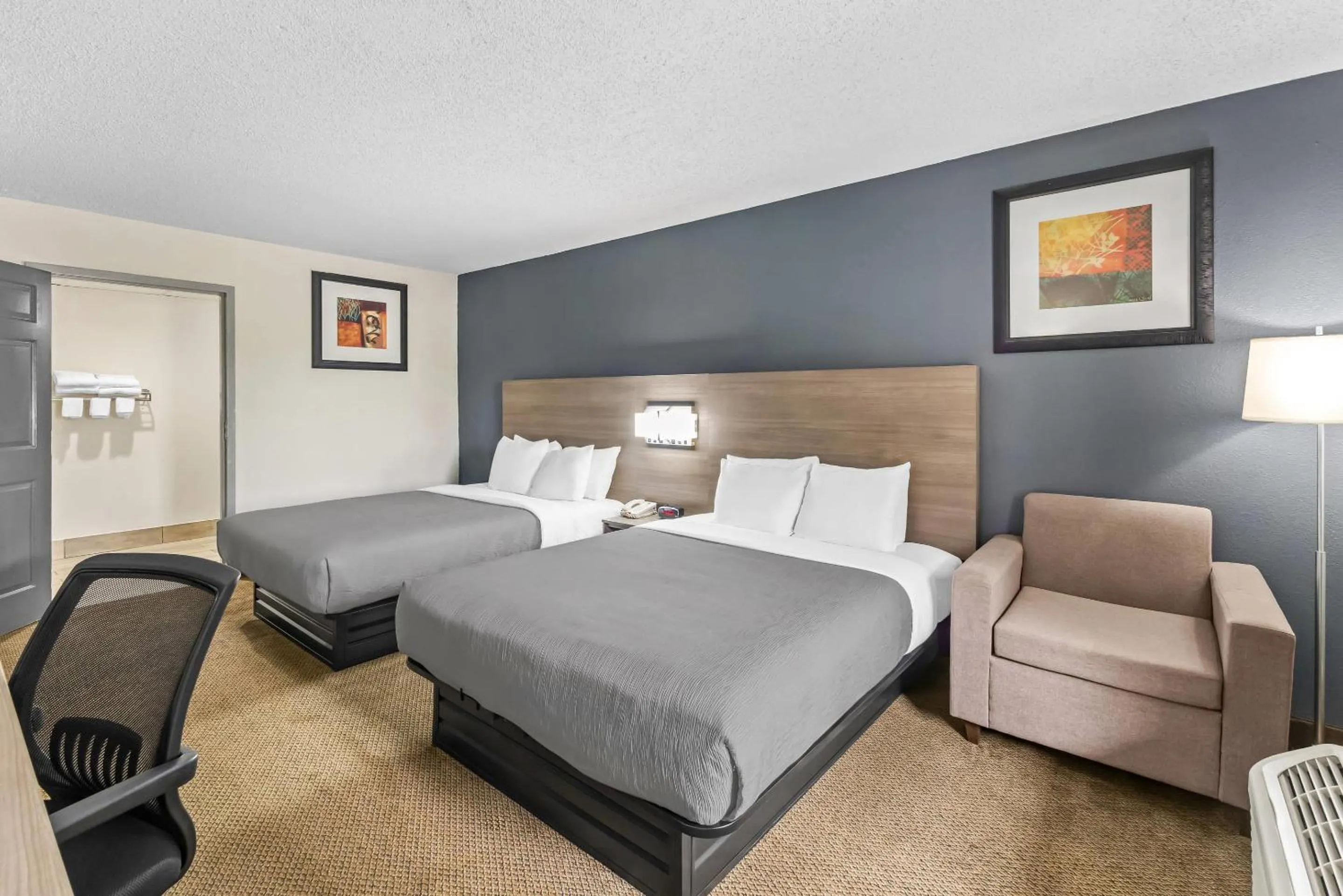 Bedroom, Bed in Quality Inn Oak Grove Fort Campbell