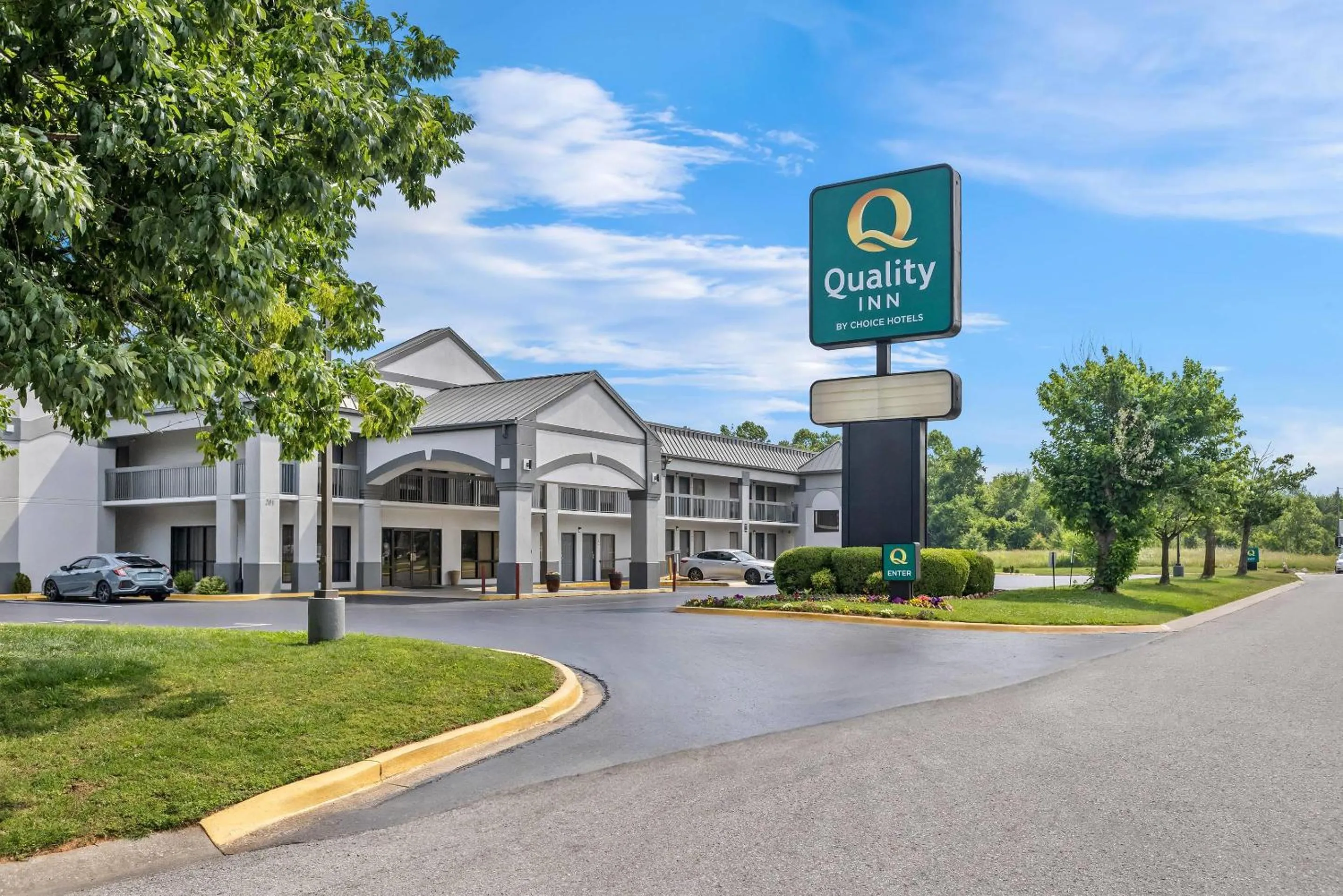 Property building in Quality Inn Oak Grove Fort Campbell