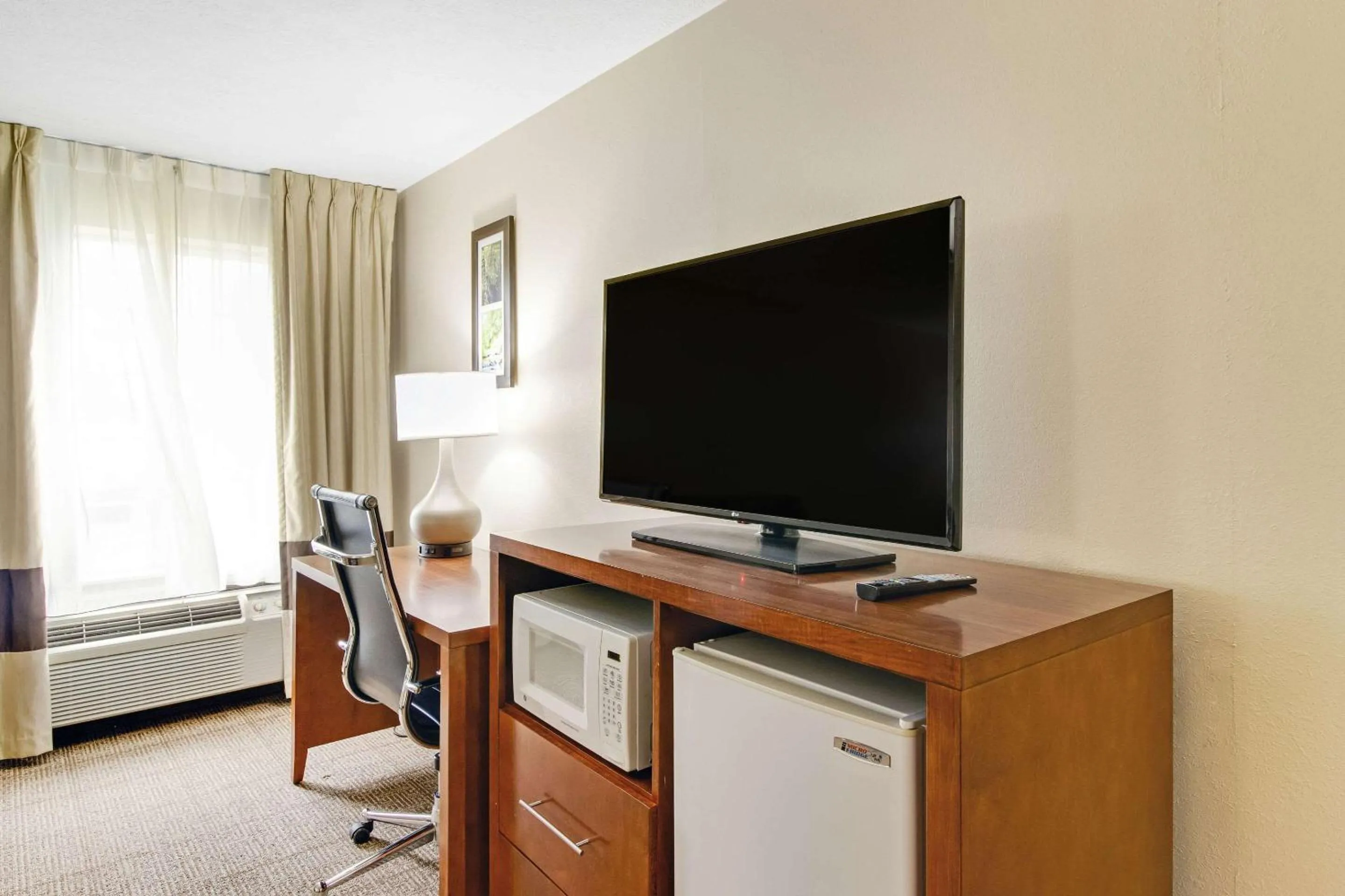 Bedroom in Comfort Inn Henderson - Evansville South